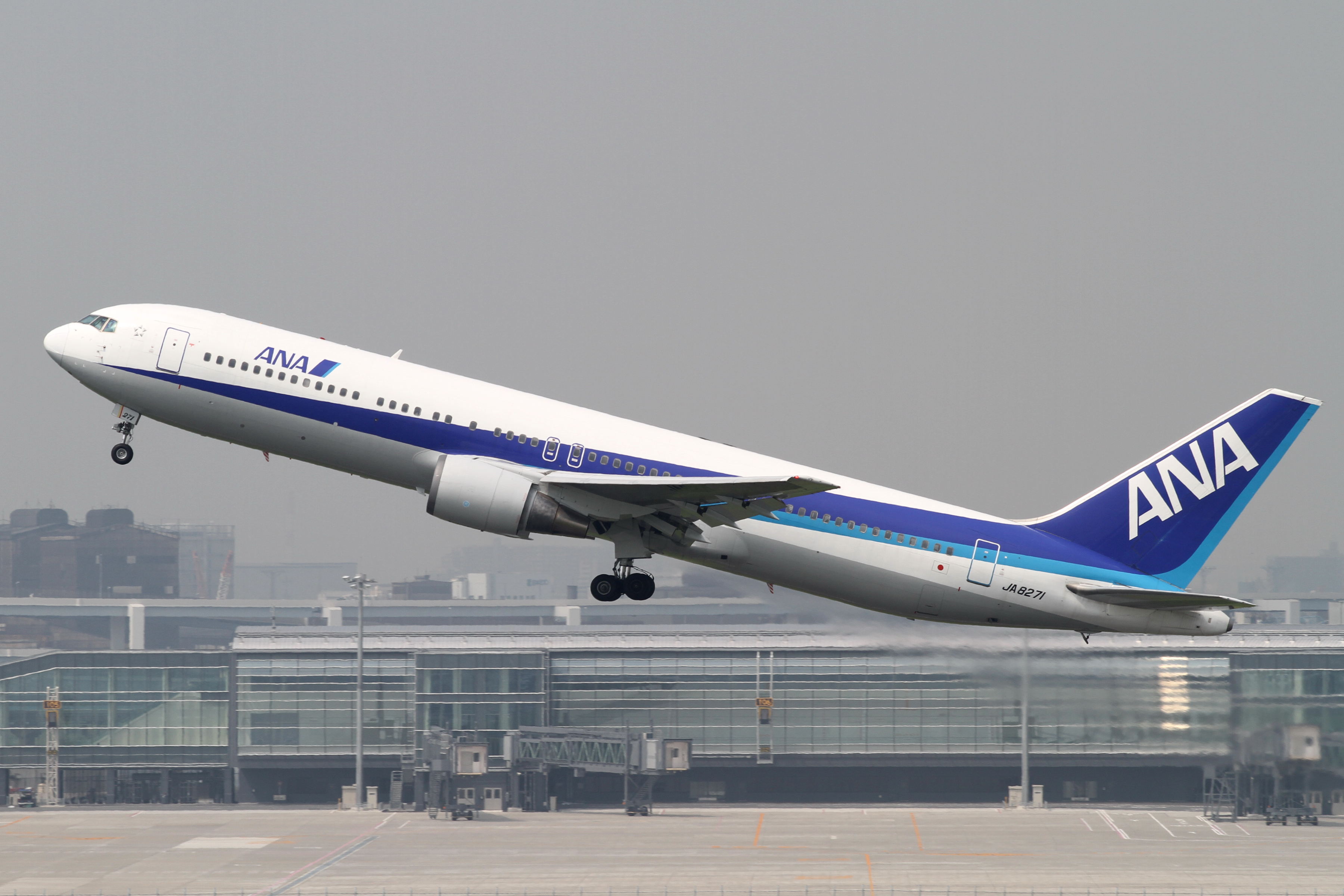 ANA B767-300(JA8271) (5070135502)