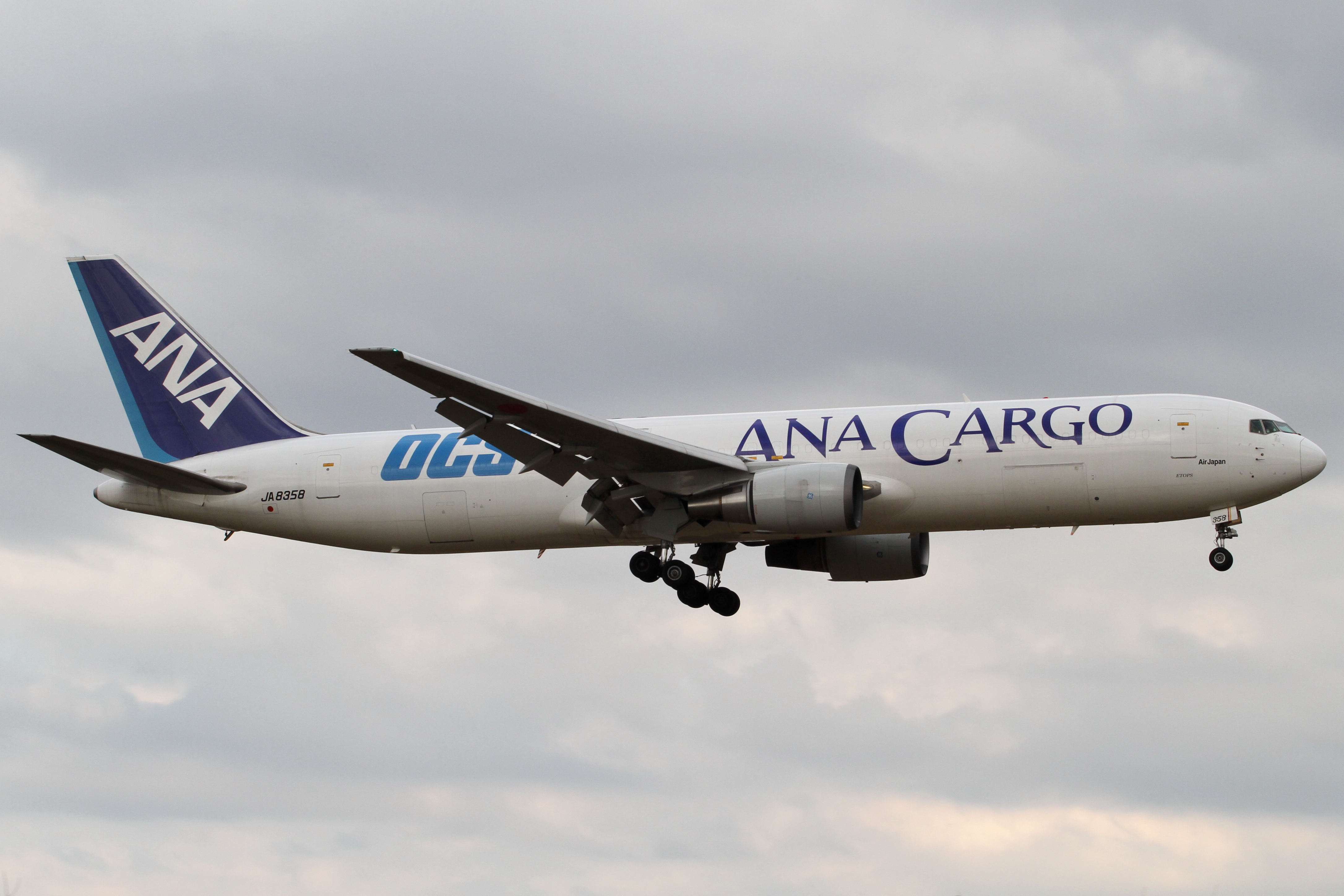 ANA B767-300ER BCF(JA8358) (6408382381)