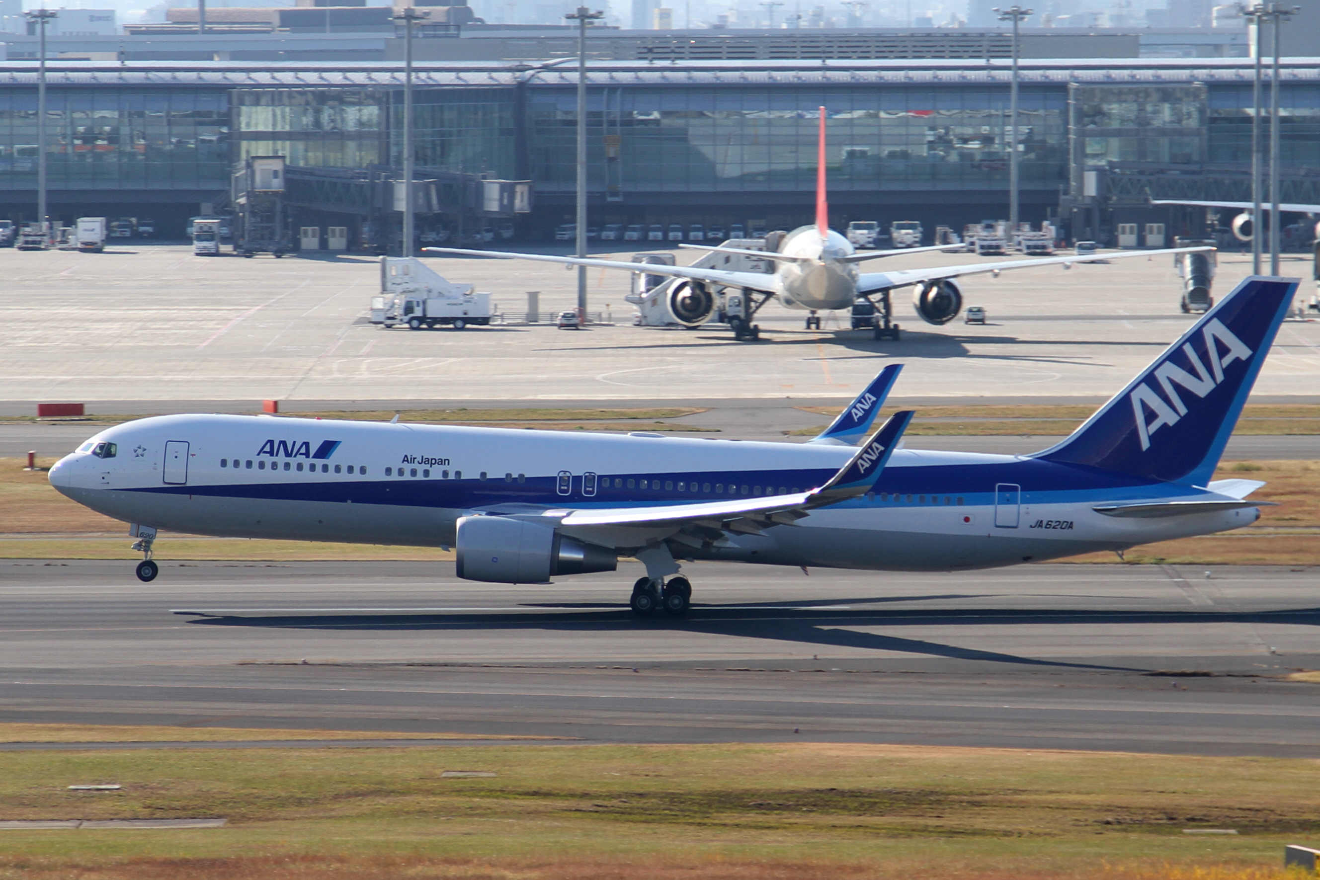 ANA B767-300ER(JA620A) (5317831723)