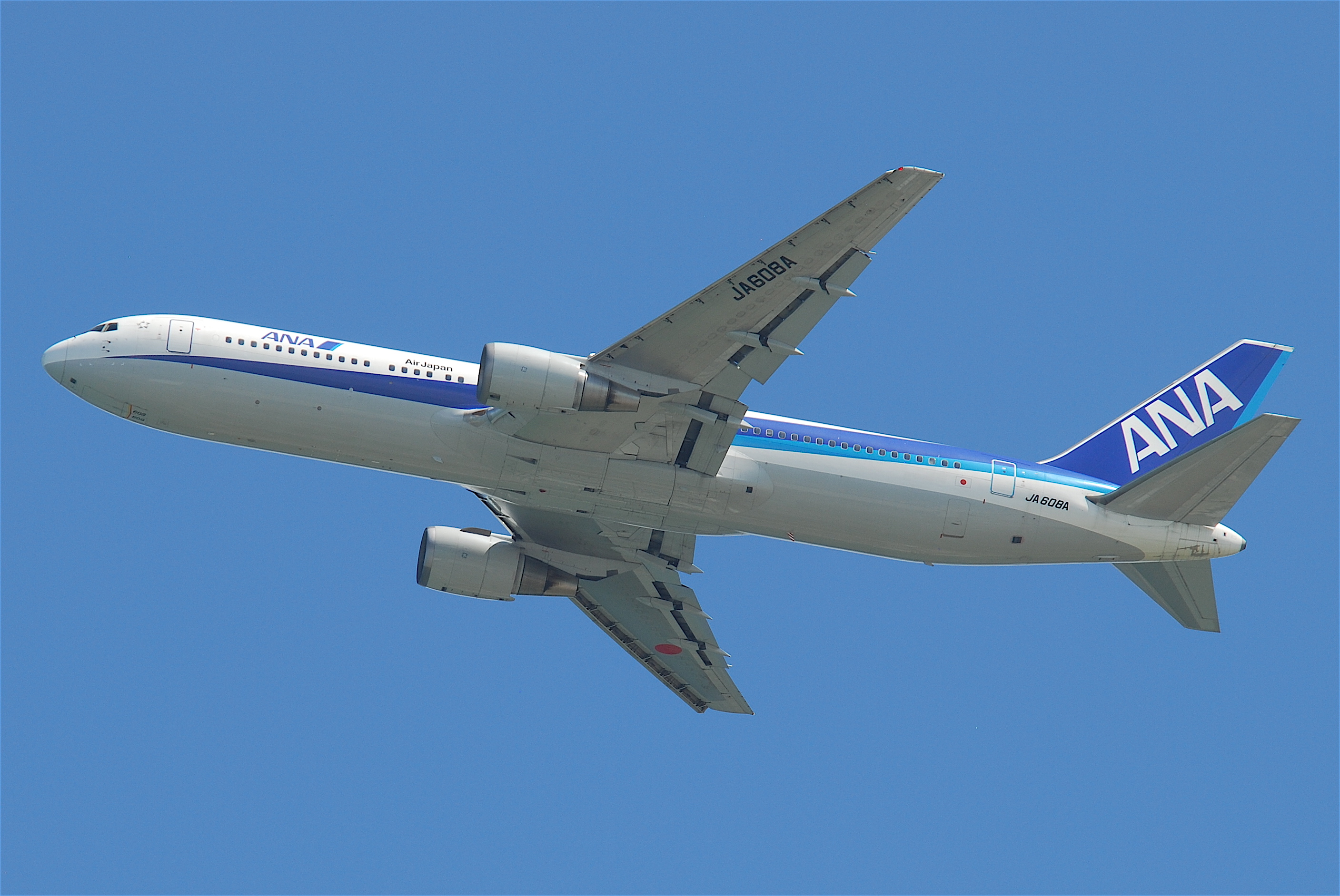 ANA Boeing 767-300; JA608A@HKG;31.07.2011 614qn (6052880241)