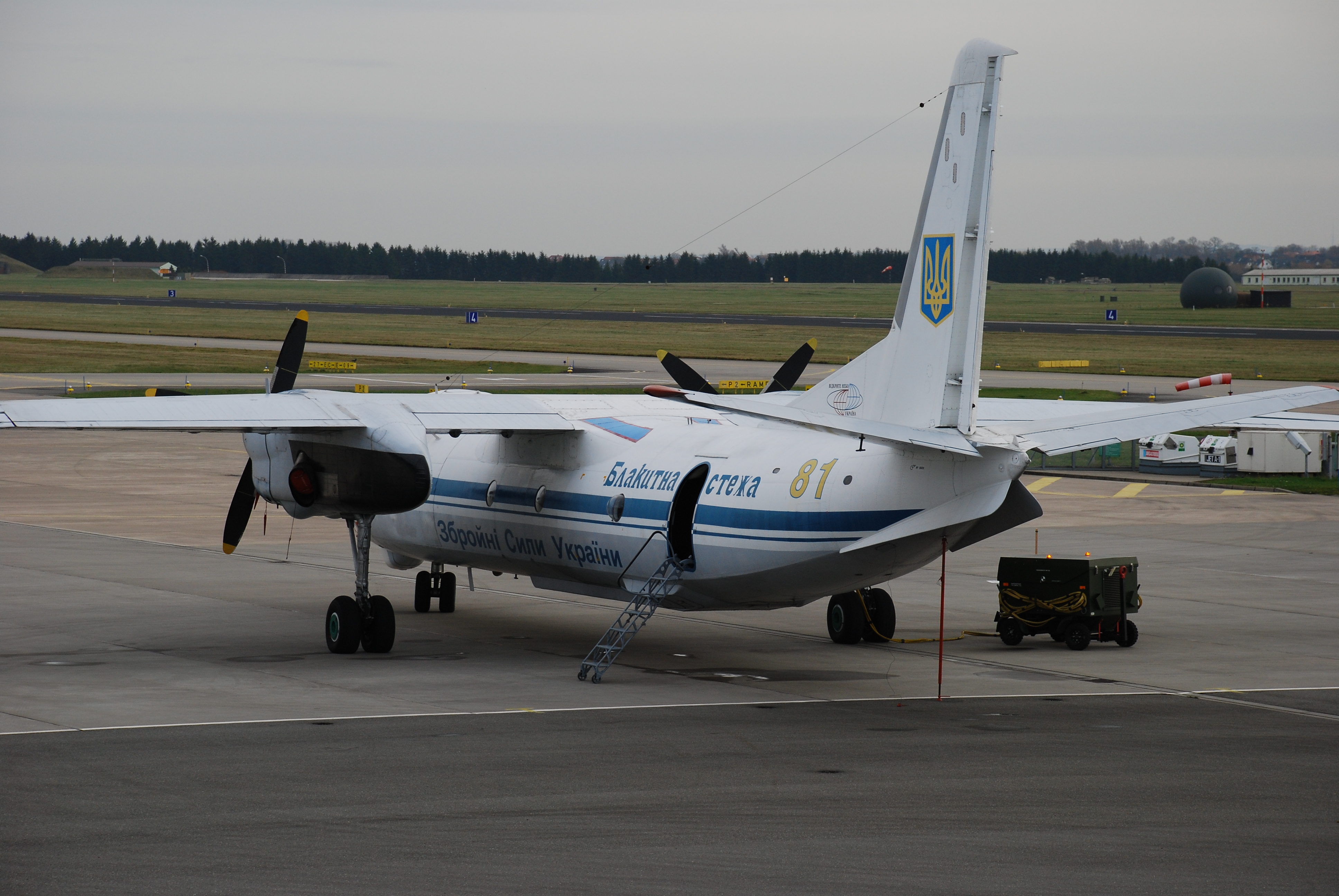 Antonov-30B Ukrainische Luftwaffe 81 (gelb) (01) (8739626588)