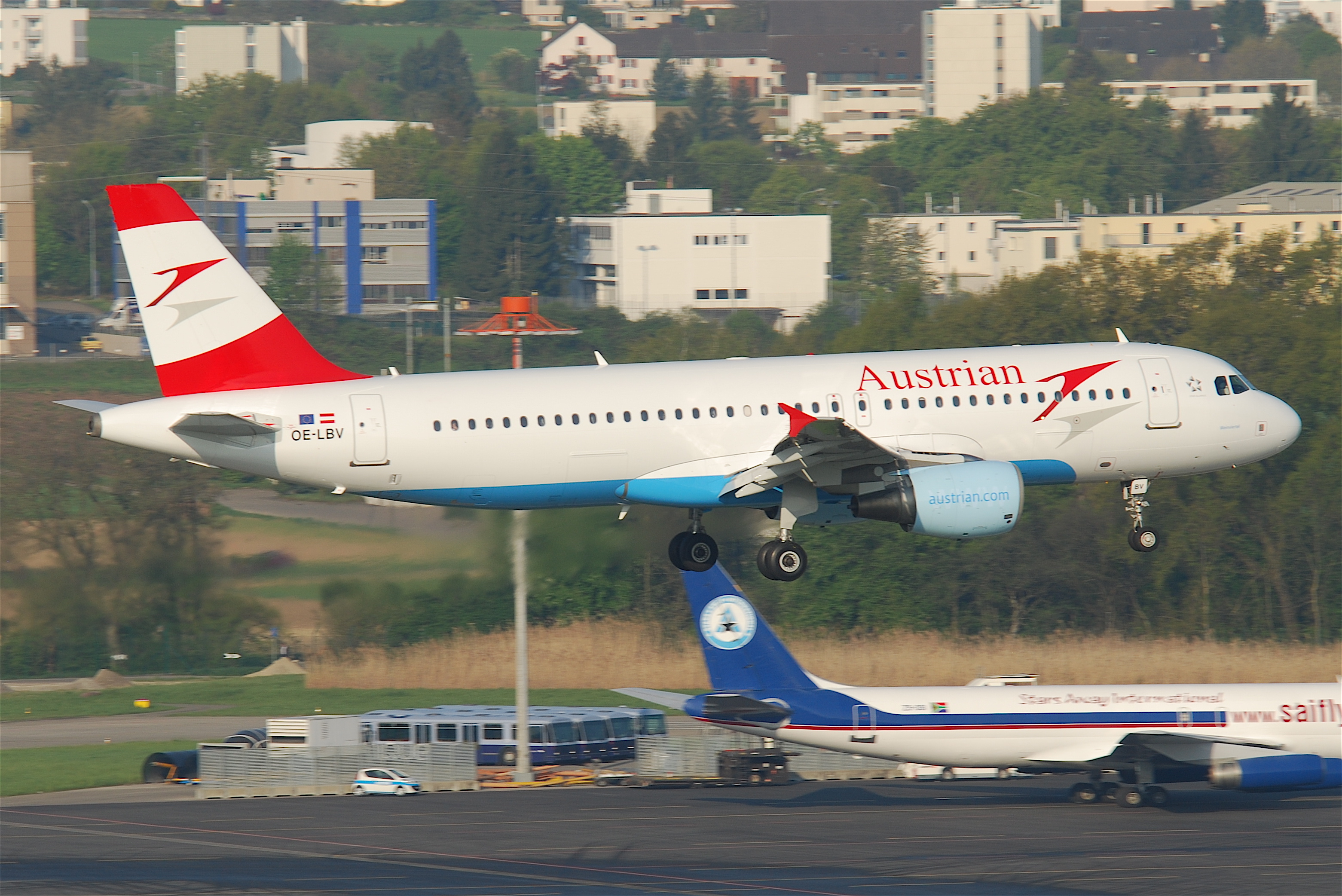 Austrian Airlines Airbus A320-214; OE-LBV@ZRH;16.04.2011 595ek (5628906563)