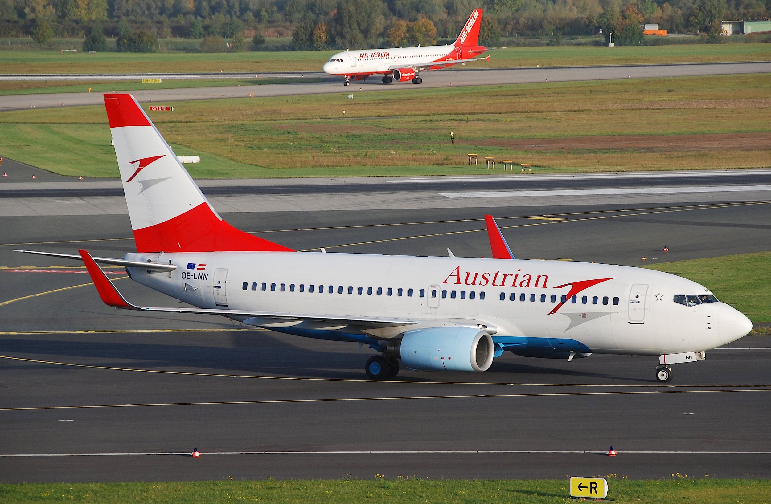 Austrian Airlines Boeing 737-700, OE-LNN@DUS,13.10.2009-558ao - Flickr - Aero Icarus