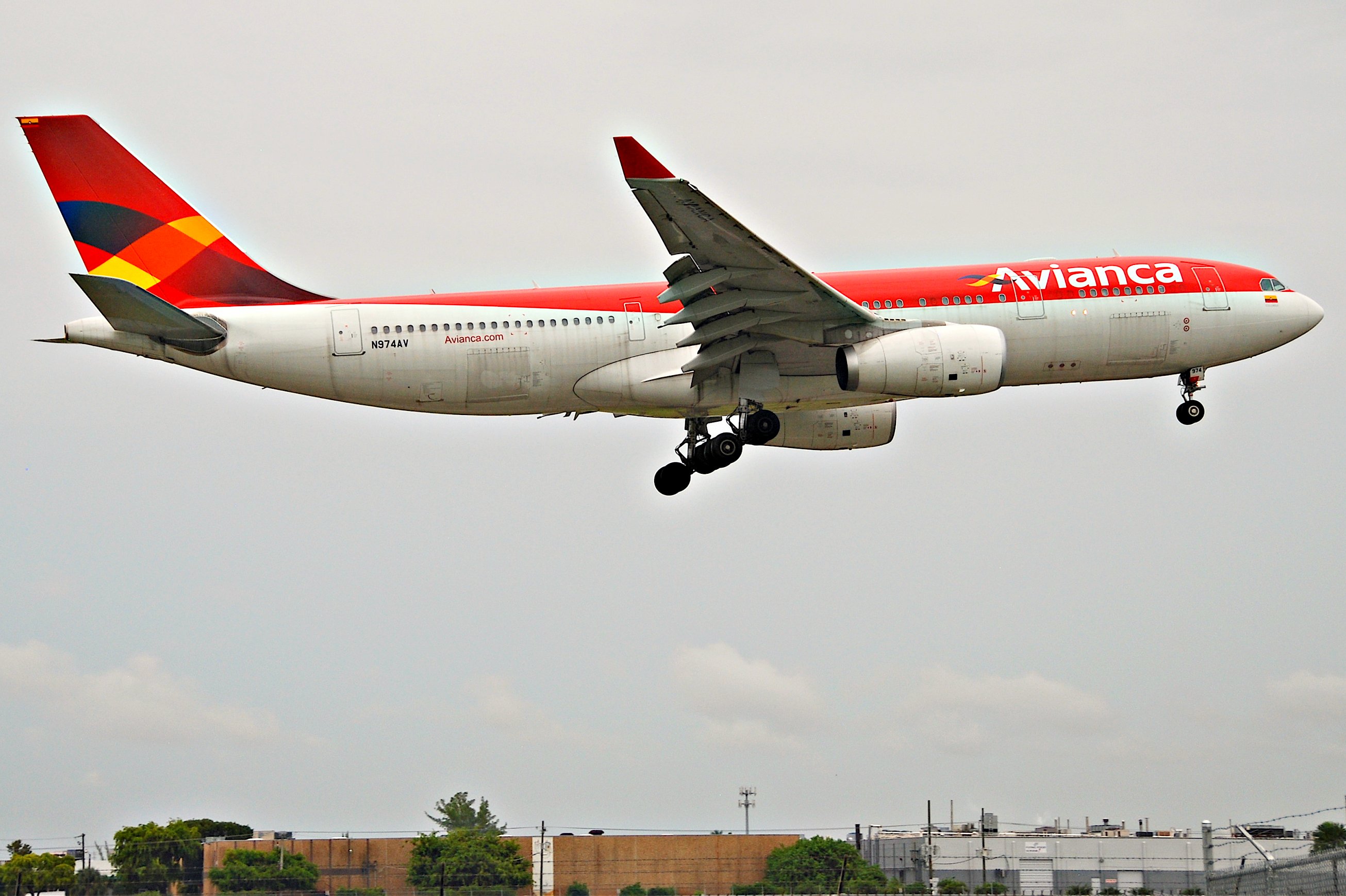 AVIANCA Airbus A330-200; N974AV@MIA;17.10.2011 626ml (6312599193)