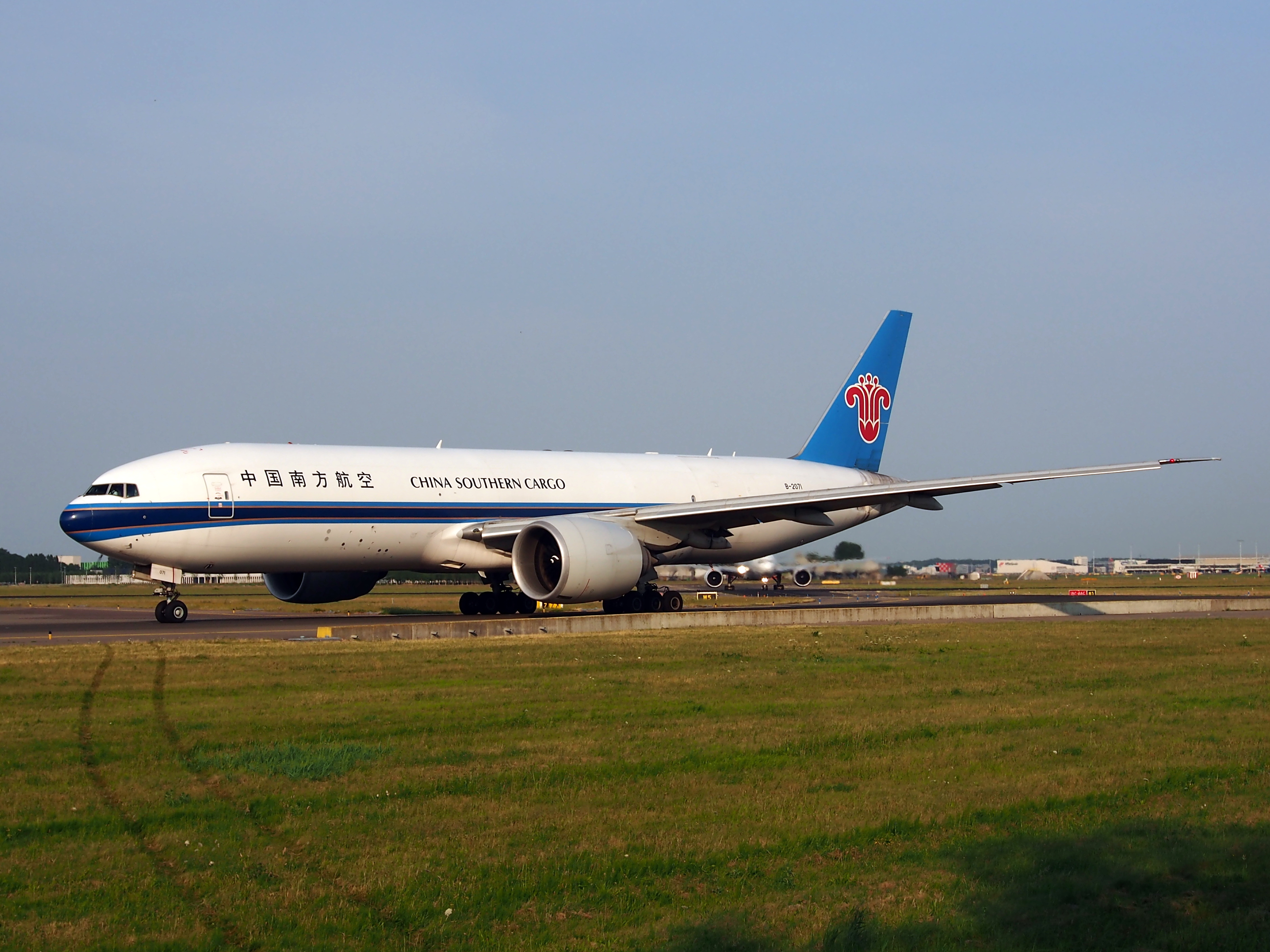 B-2071 China Southern Airlines Boeing 777-F1B - cn 37309, taxiing 22july2013 pic-004