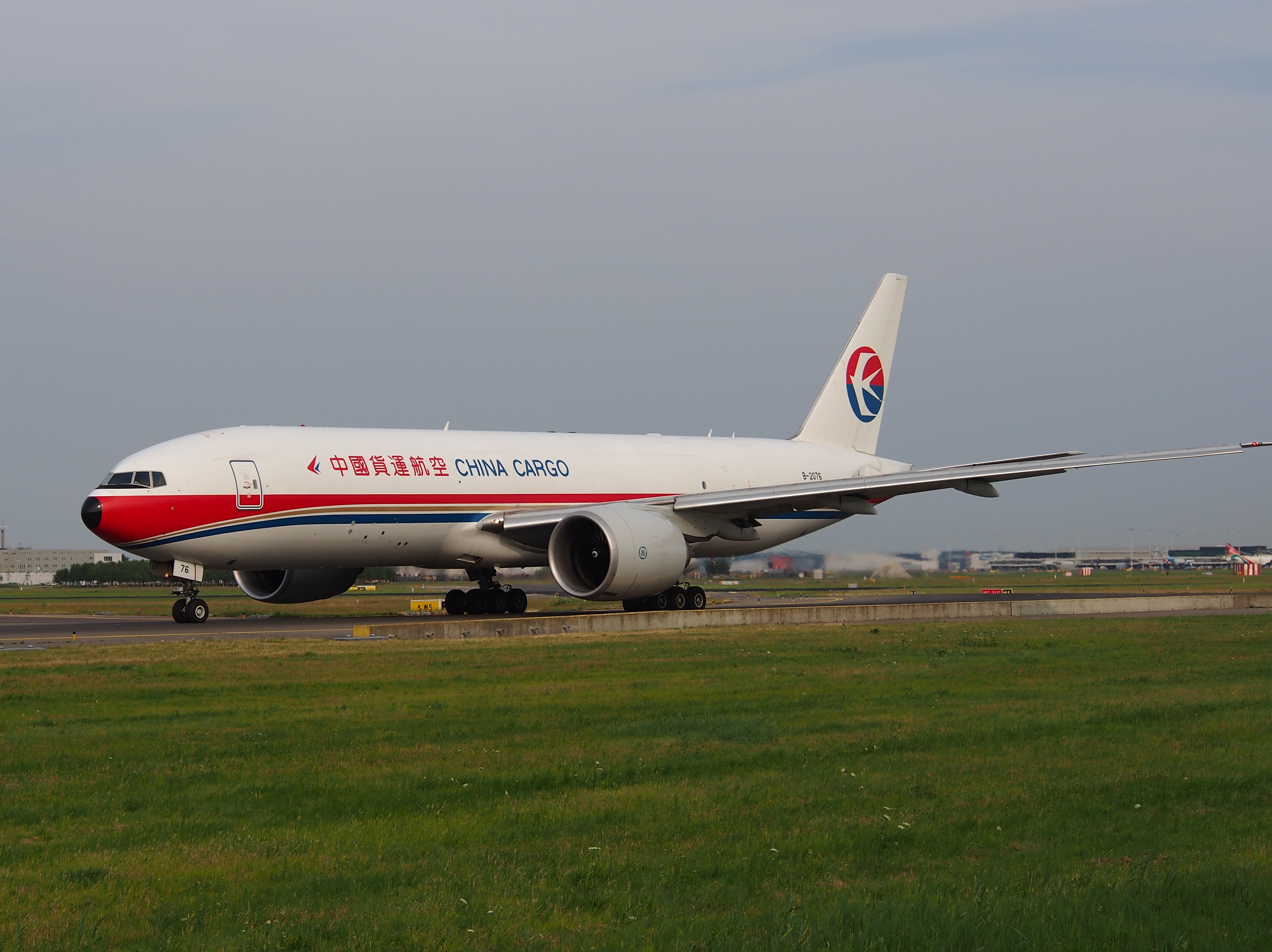 B-2076 China Cargo Airlines Boeing 777-F6N - cn 37711, taxiing 22july2013 pic-005