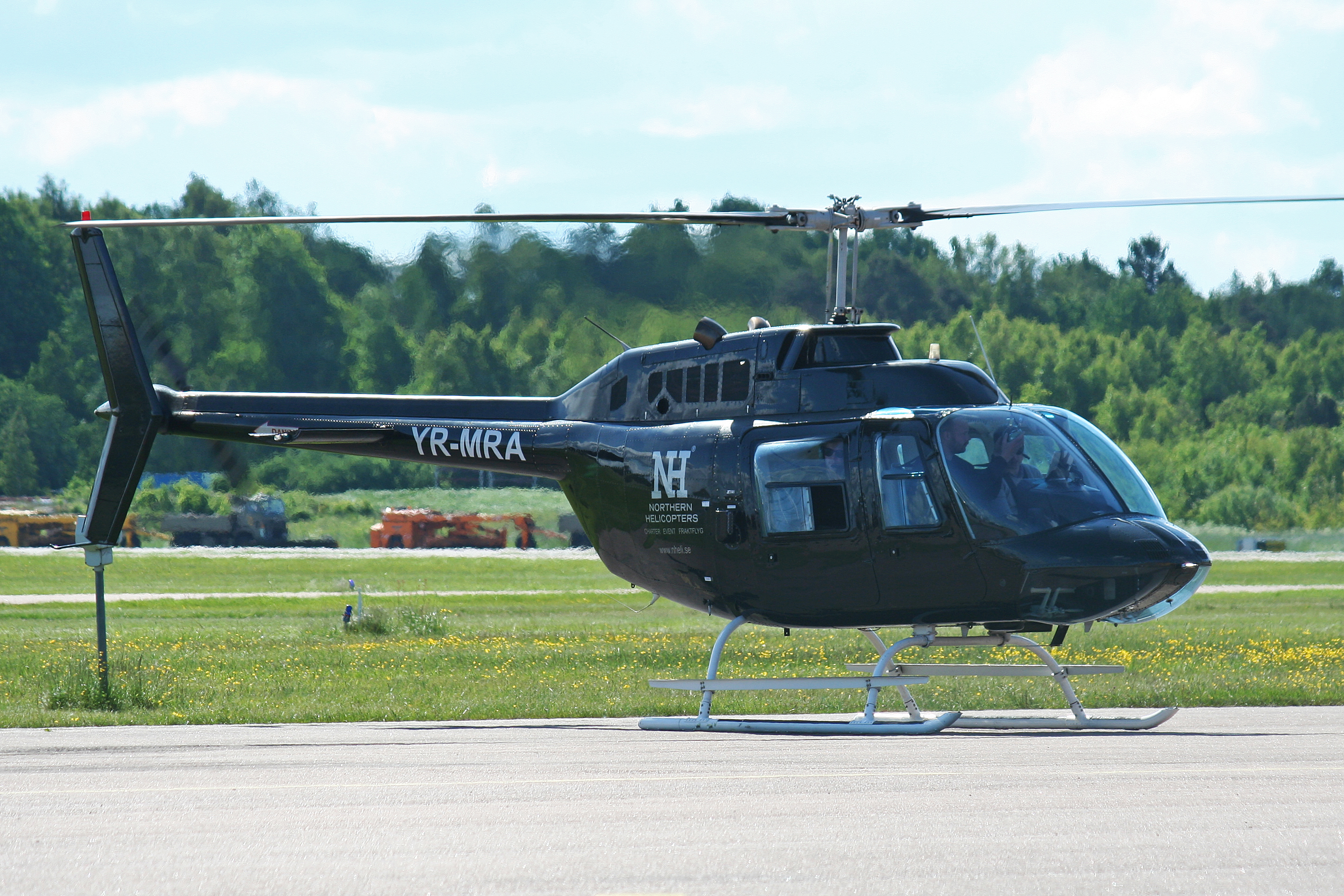 Bell 206B YR-MRA (7489528812)