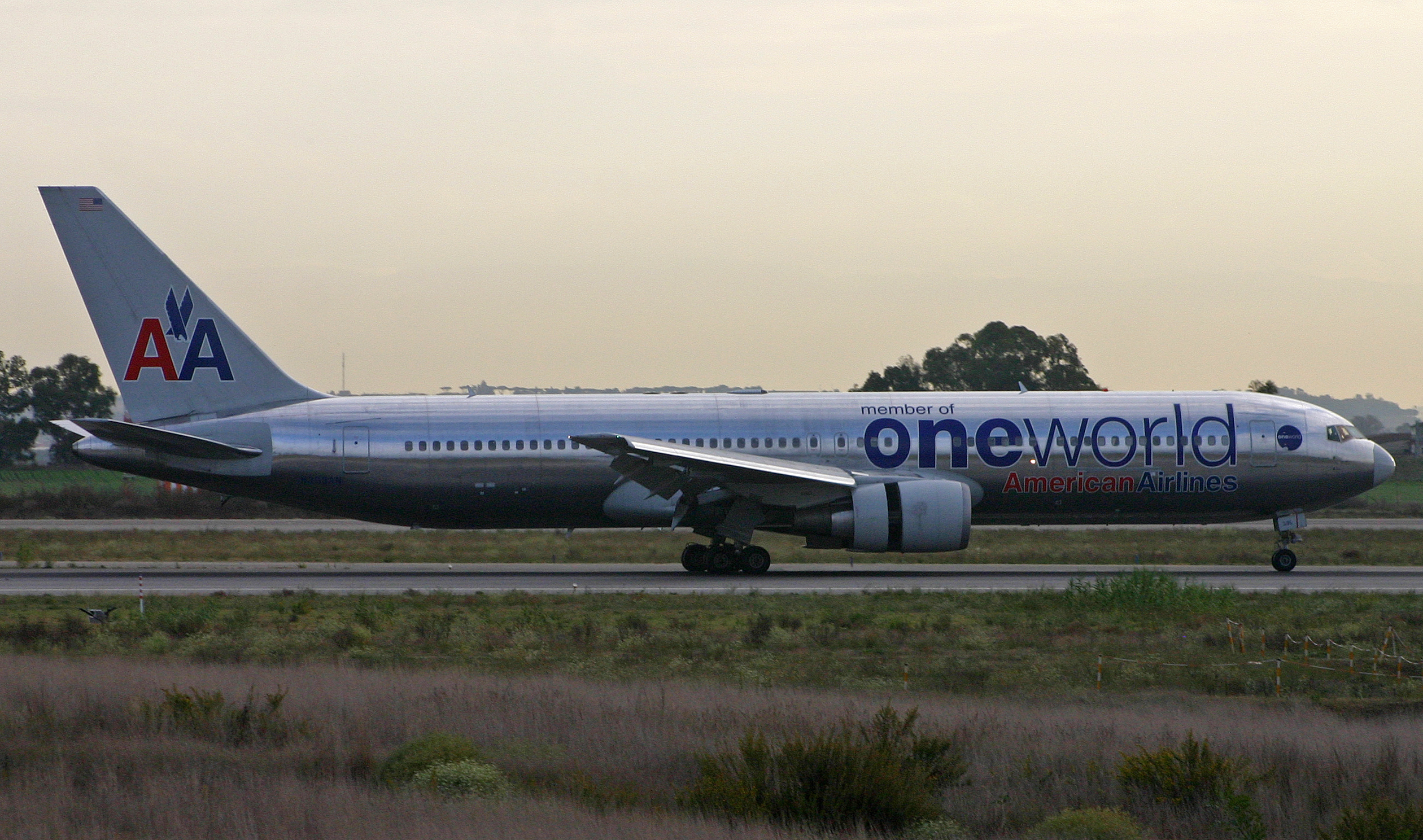 Boeing 767-323ER N395AN American Airlines (6654845185)