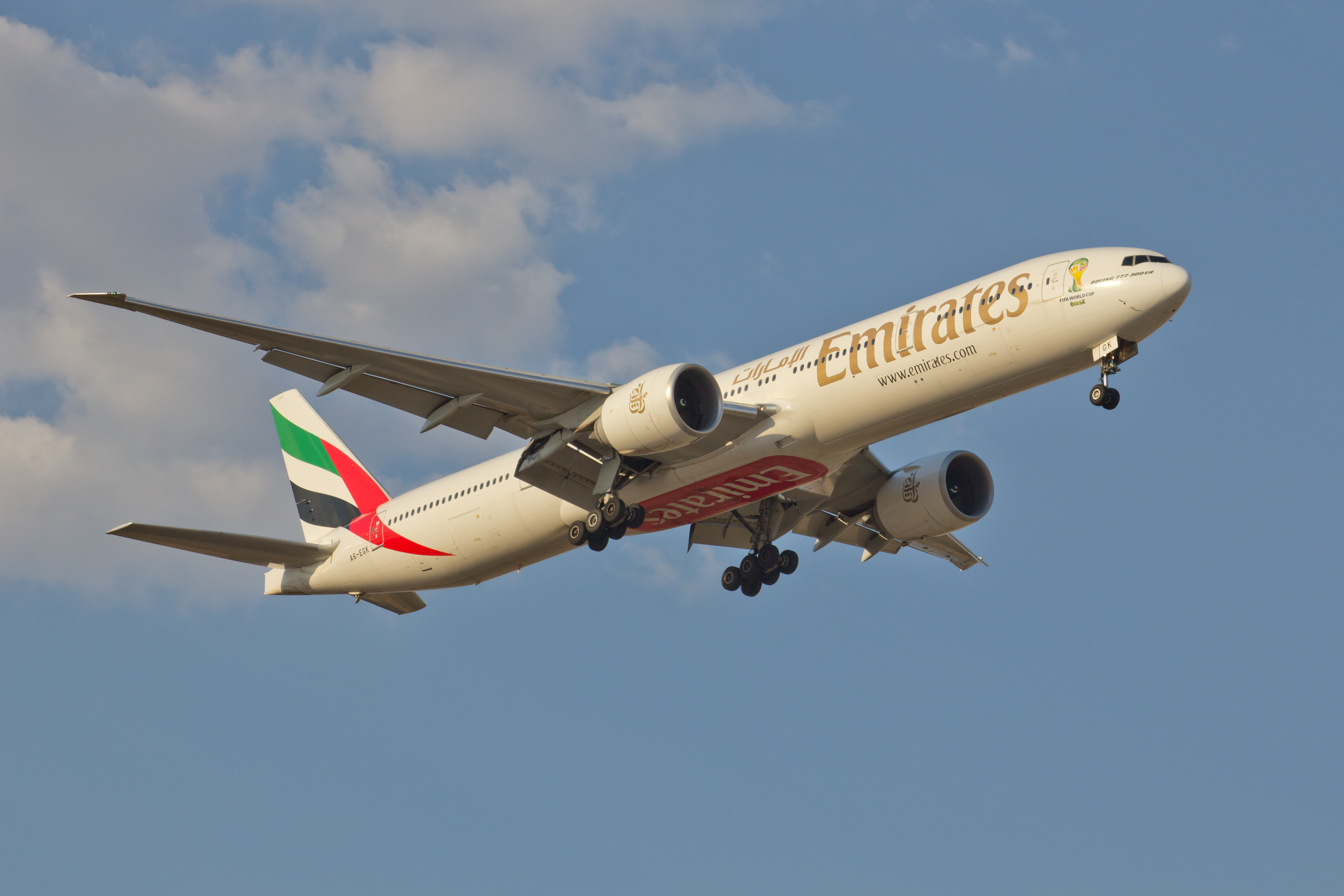 Boeing 777-31H-ER Emirates A6-EGK - 01