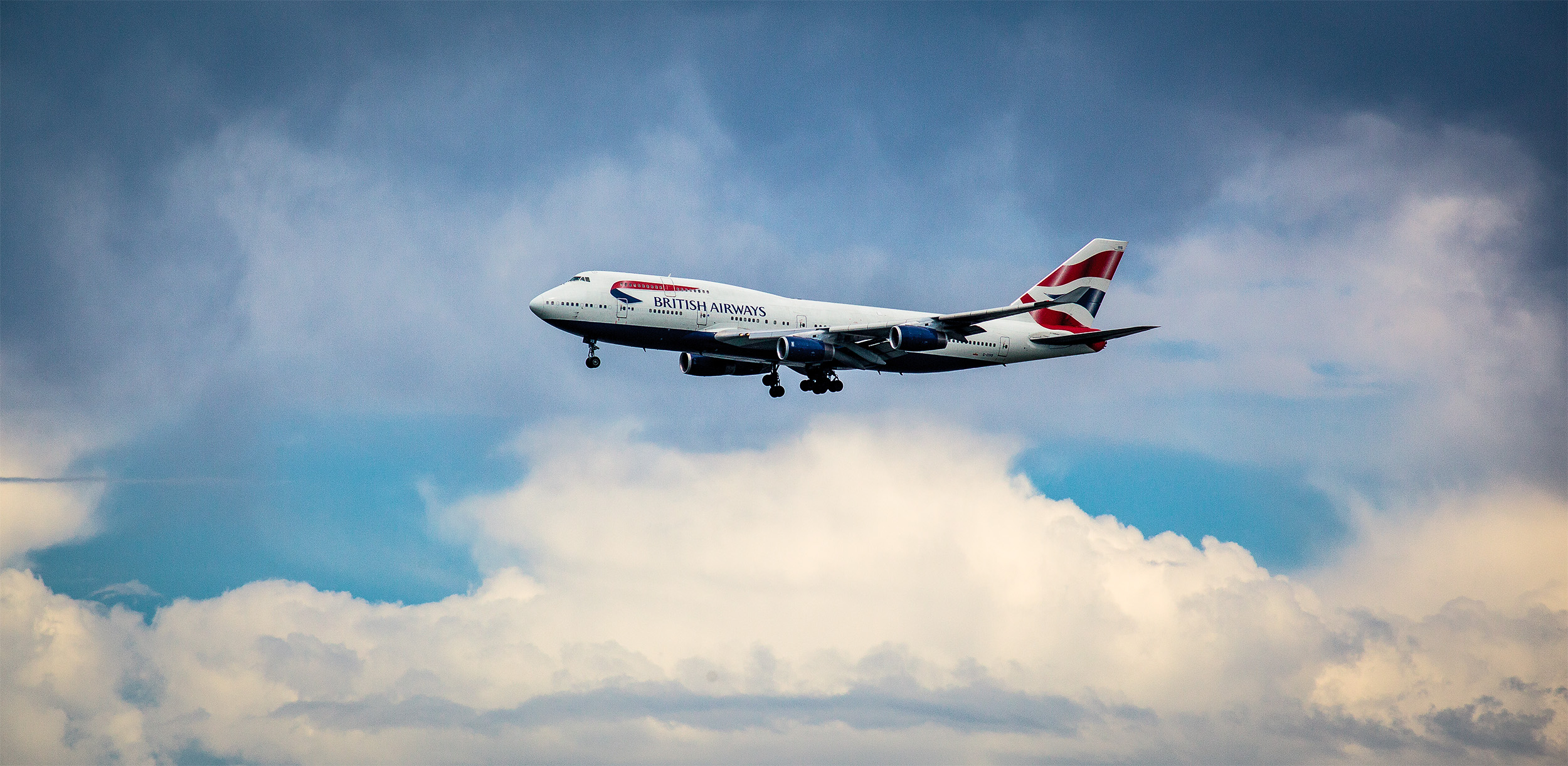 British Airways approaches SFO with a dramatic cloud backdrop (9661629348)