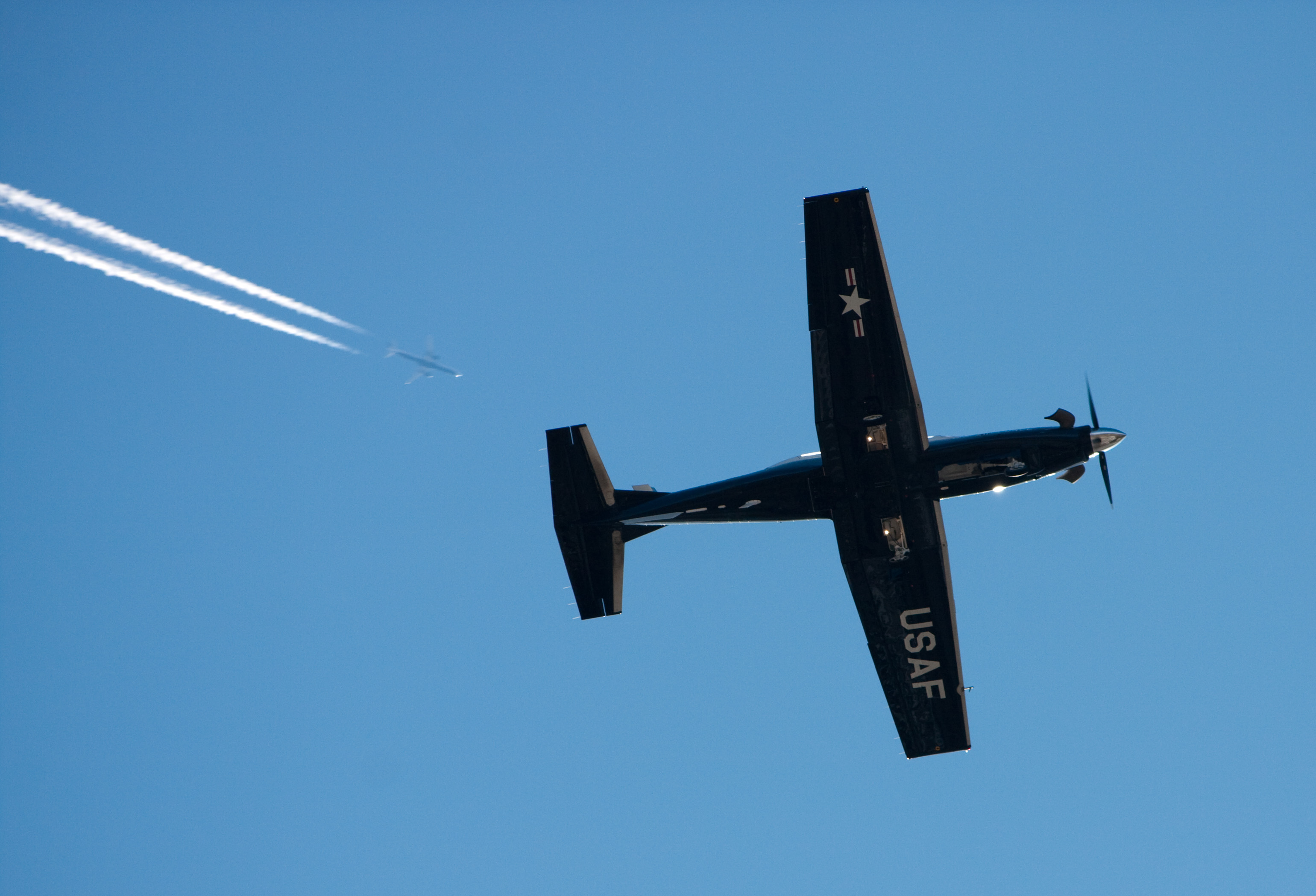 Busy skies (3296038514)