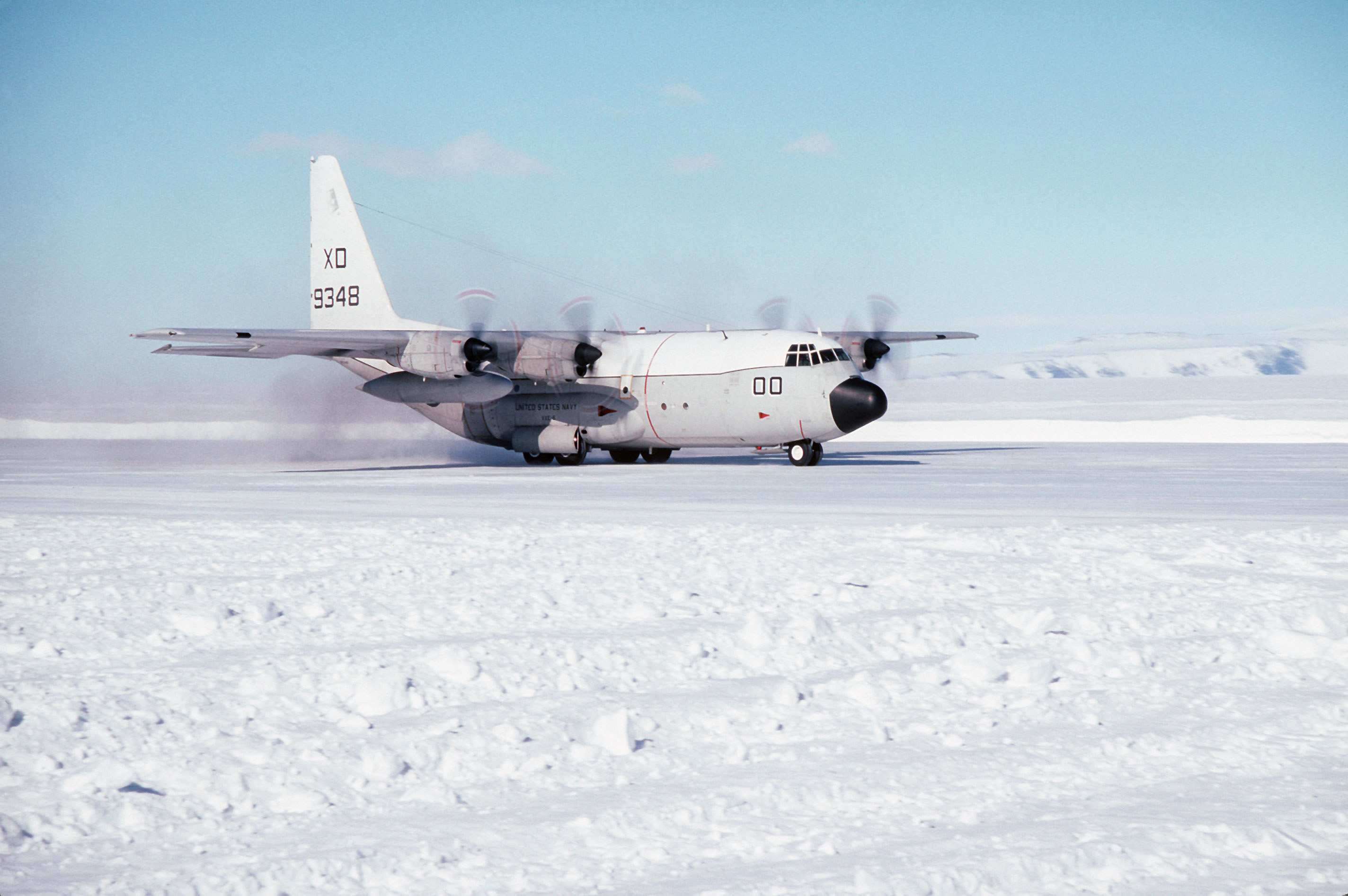 C-130T Hercules of VXE-6 landing at McMurdo Station 1994