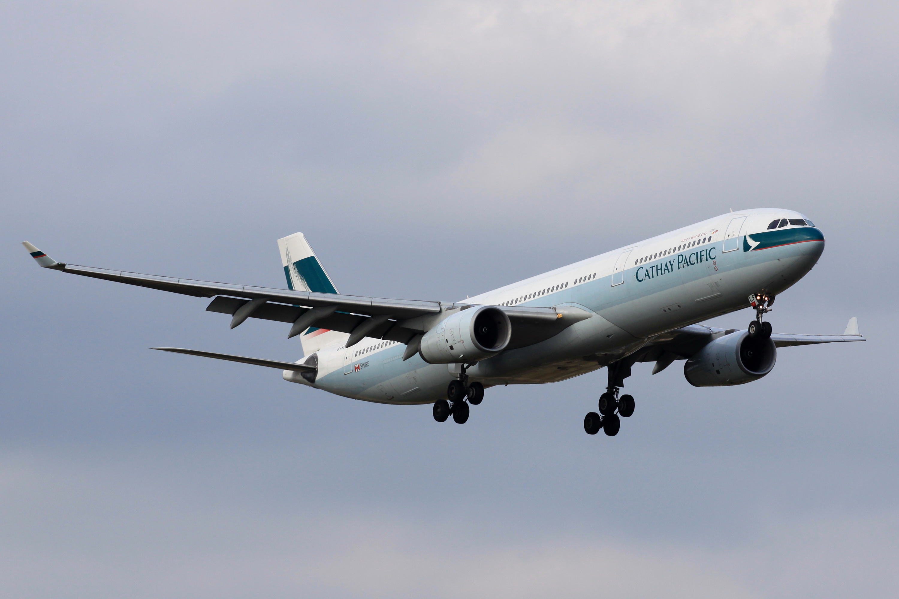 Cathay Pacific A330-300(B-HLF) (4085432331)