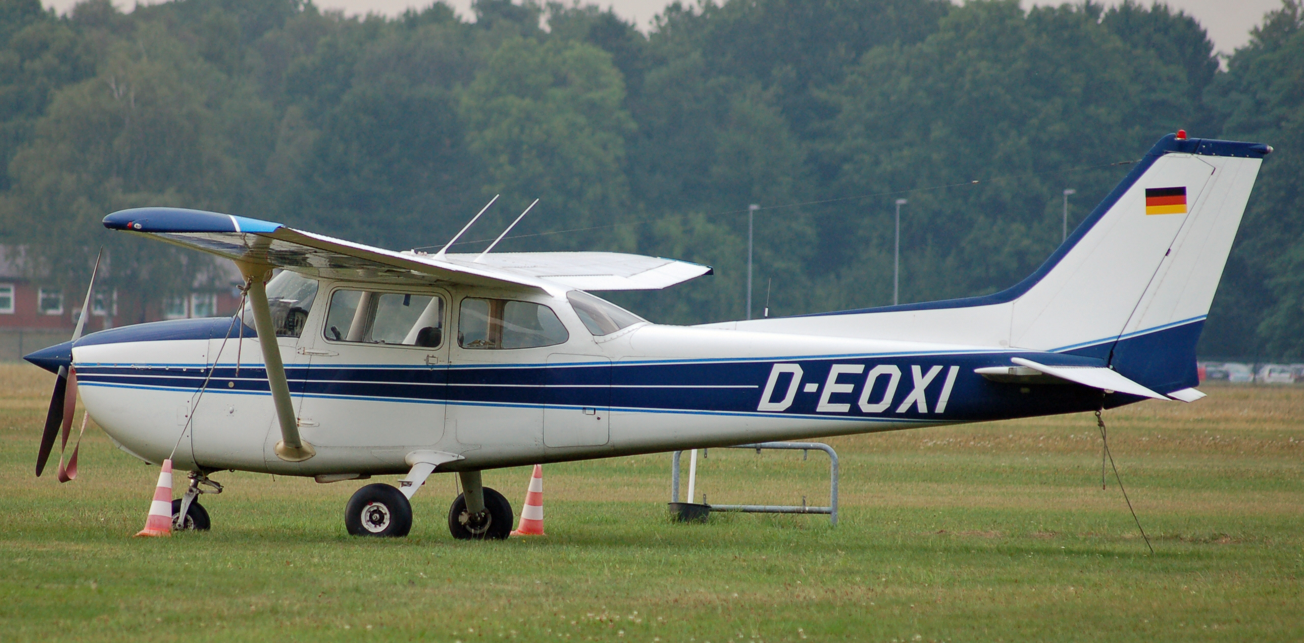 Cessna F172M Skyhawk (D-EOXI) 01