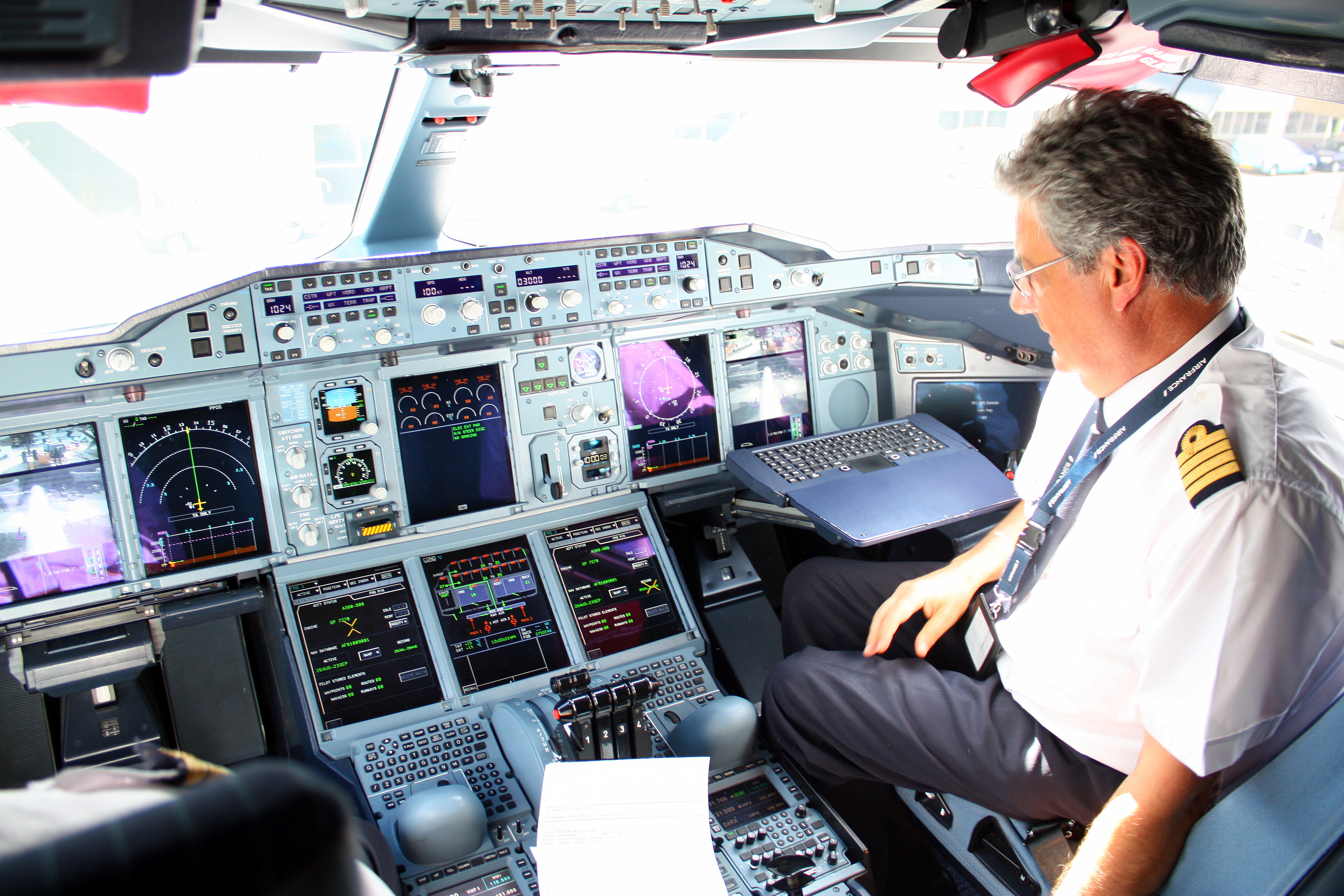 Cockpit of Air France A380 F-HPJC (4942537307)