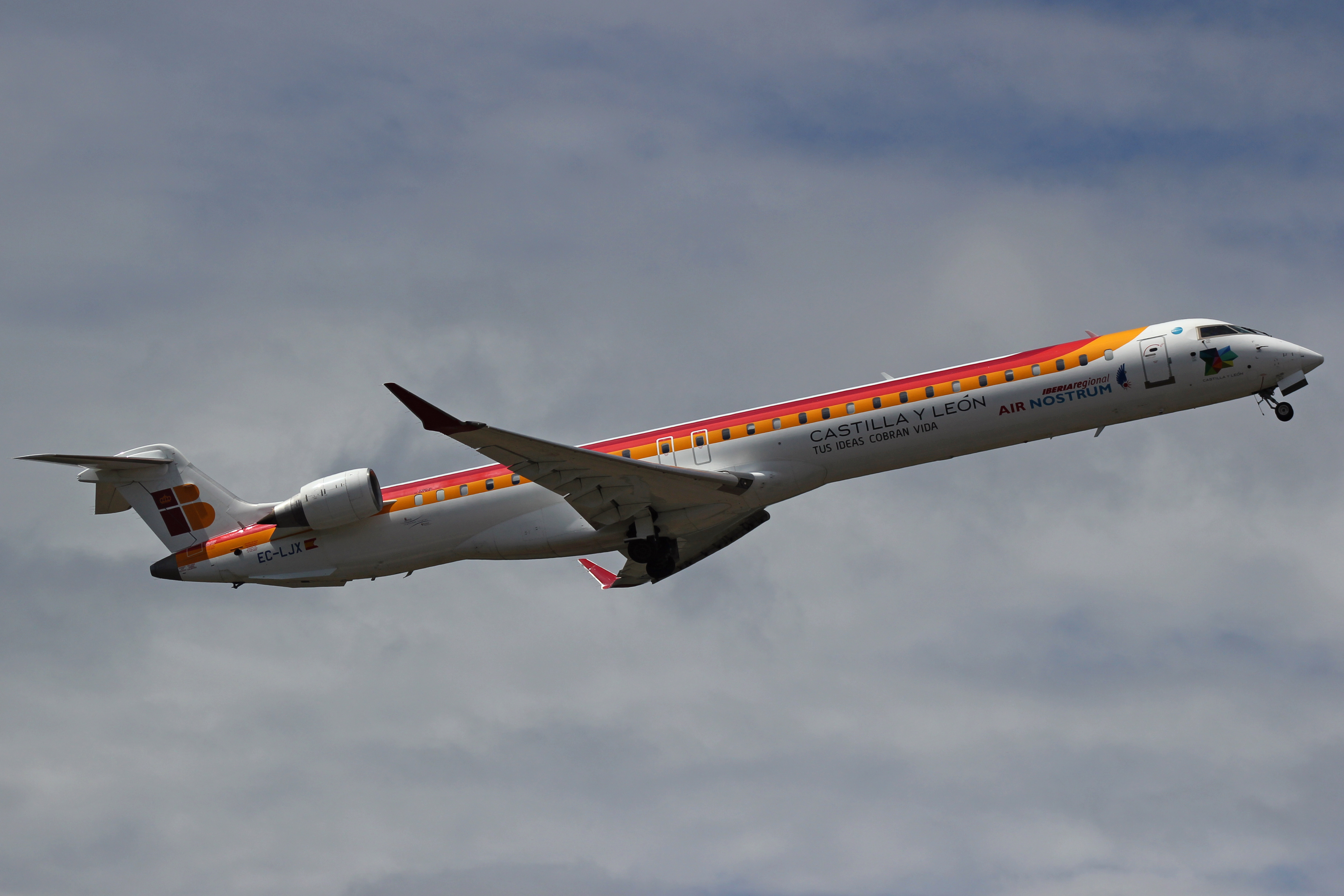 CRJ1000 Air Nostrum EC-LJX