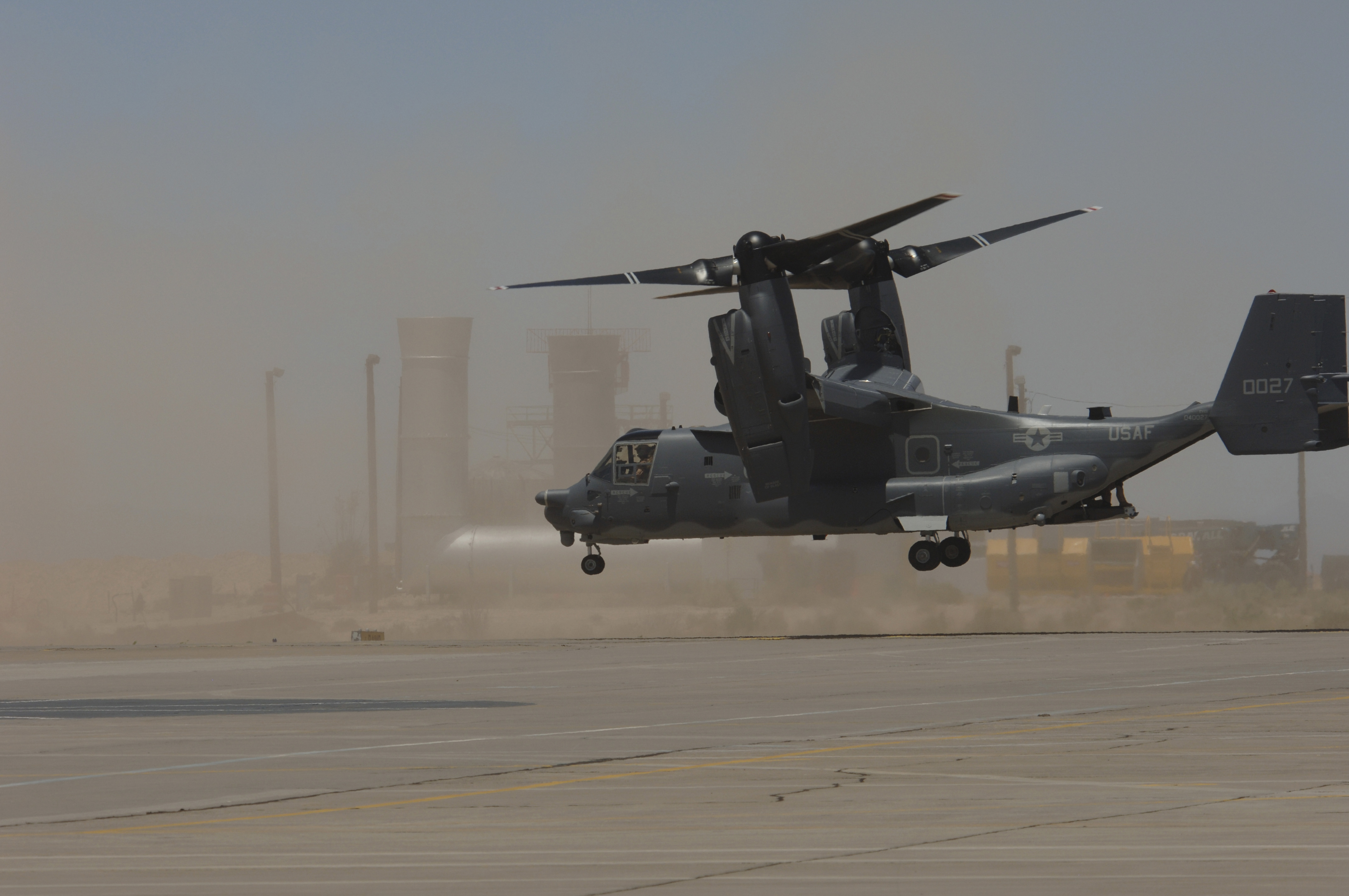 CV-22 Osprey taking off at Holloman AFB during filming of Transformers 2006-05-26