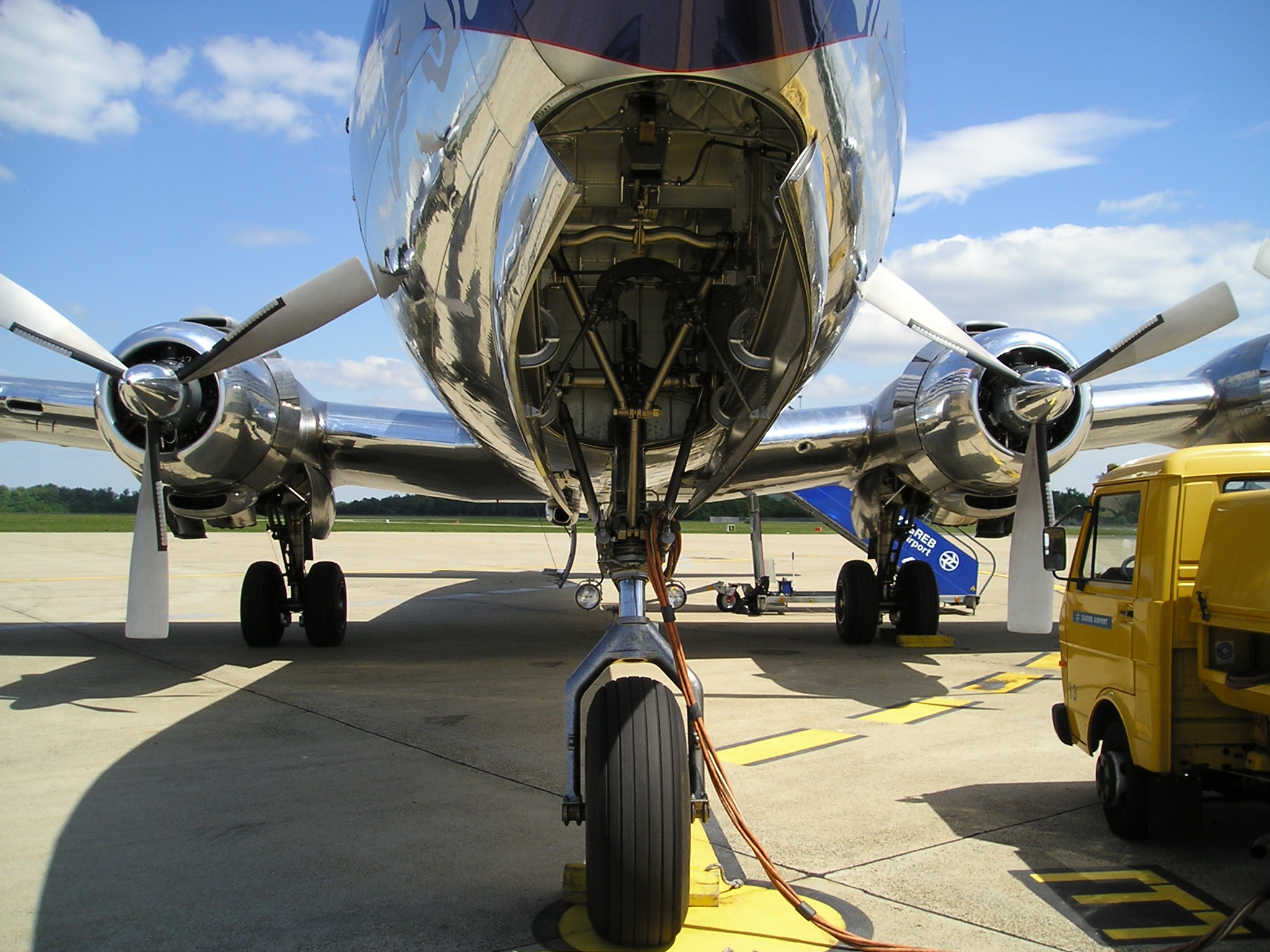 DC-6B nose landing gear