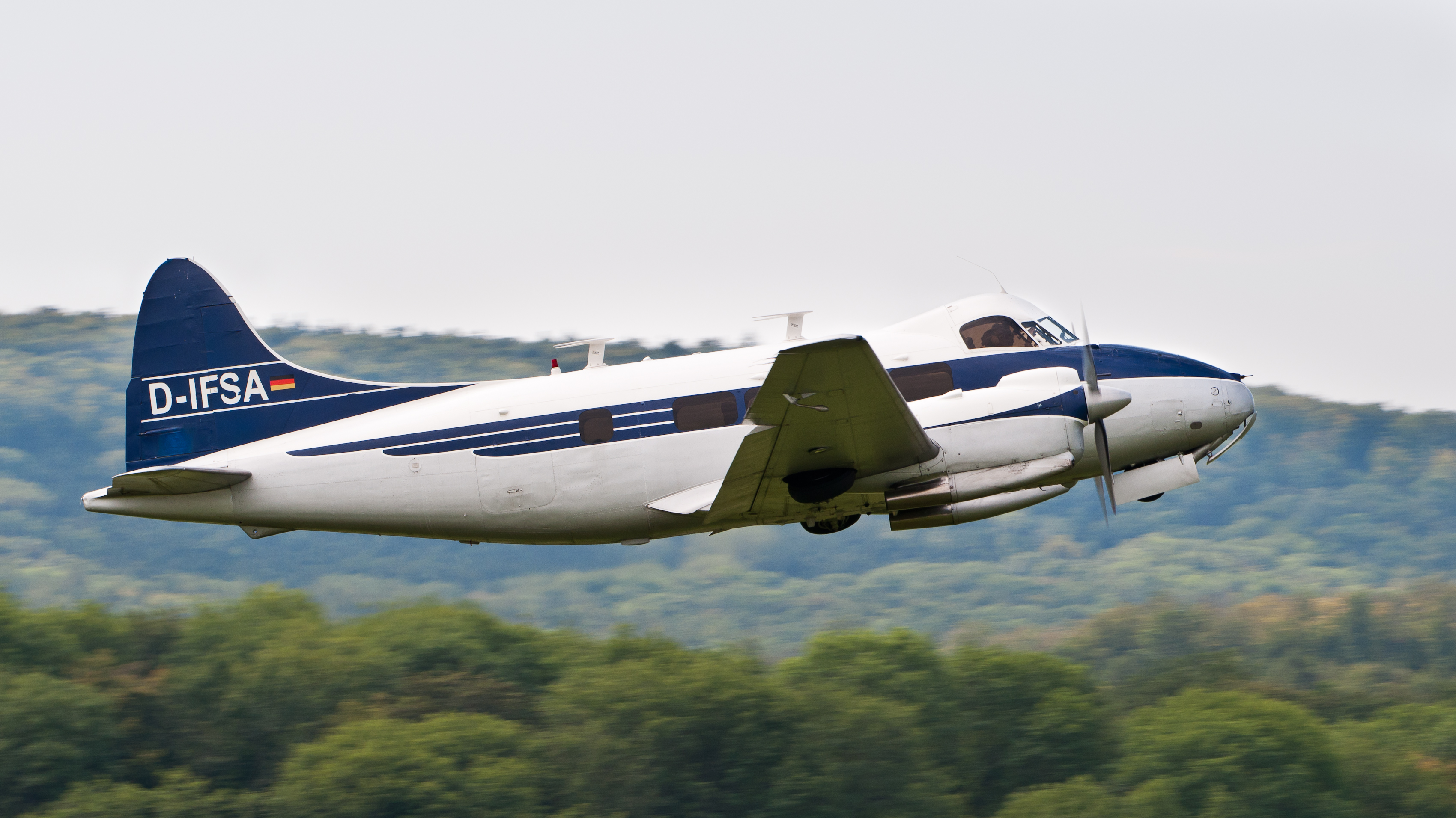 De Havilland DH-104 Dove 7XC D-IFSA OTT 2013 01