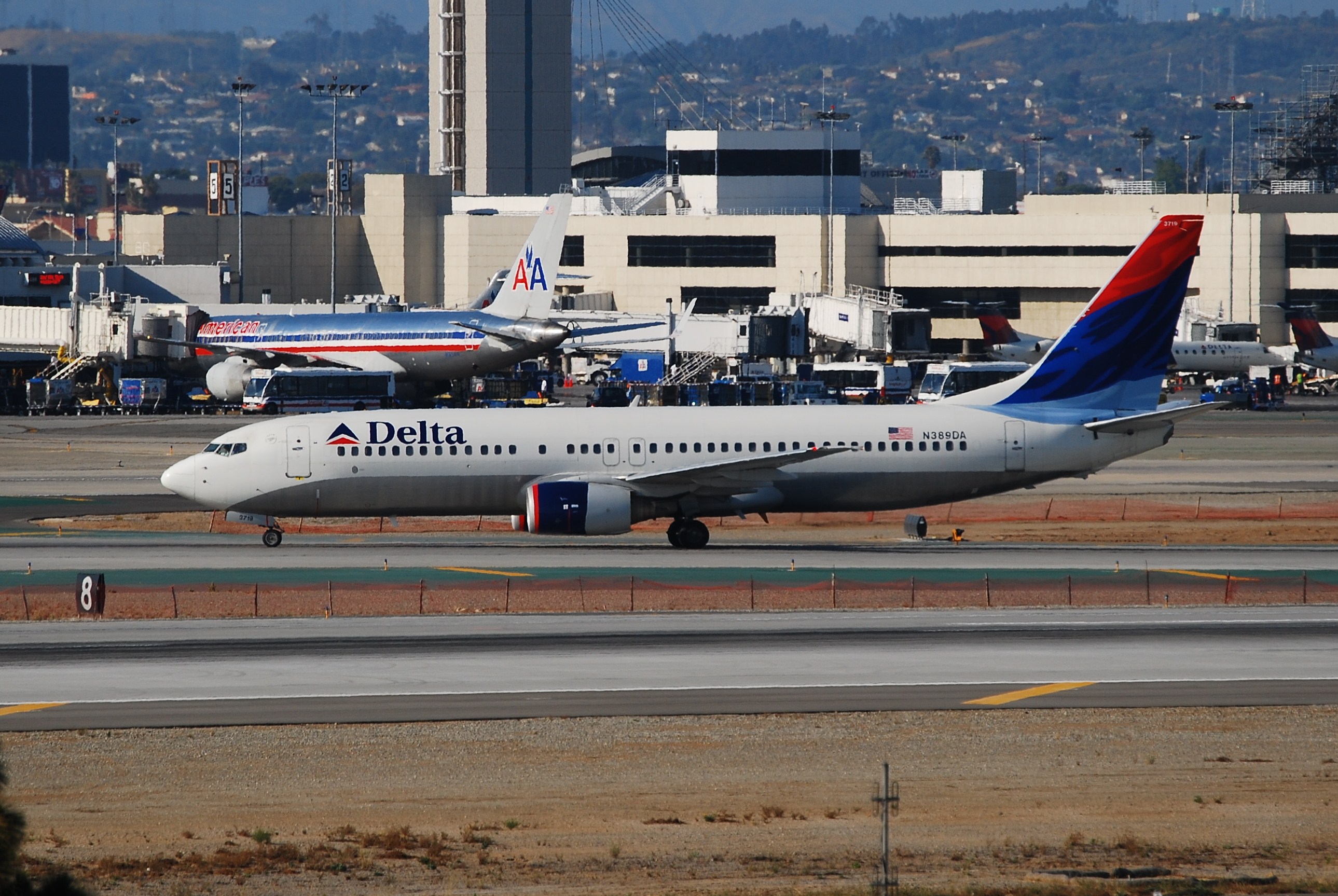 DELTA 737-800 (2540563450)
