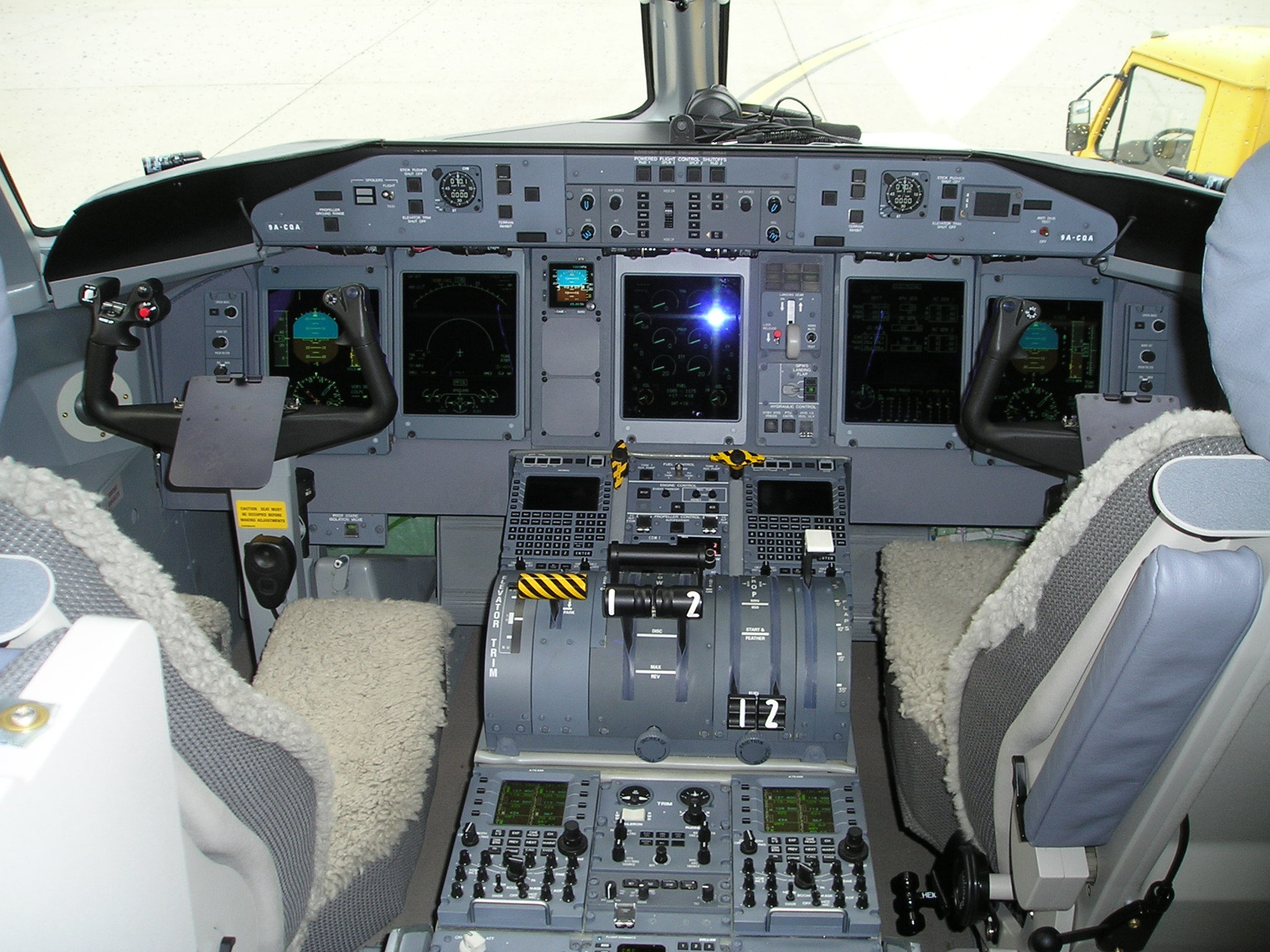 DHC-8-402Q cockpit
