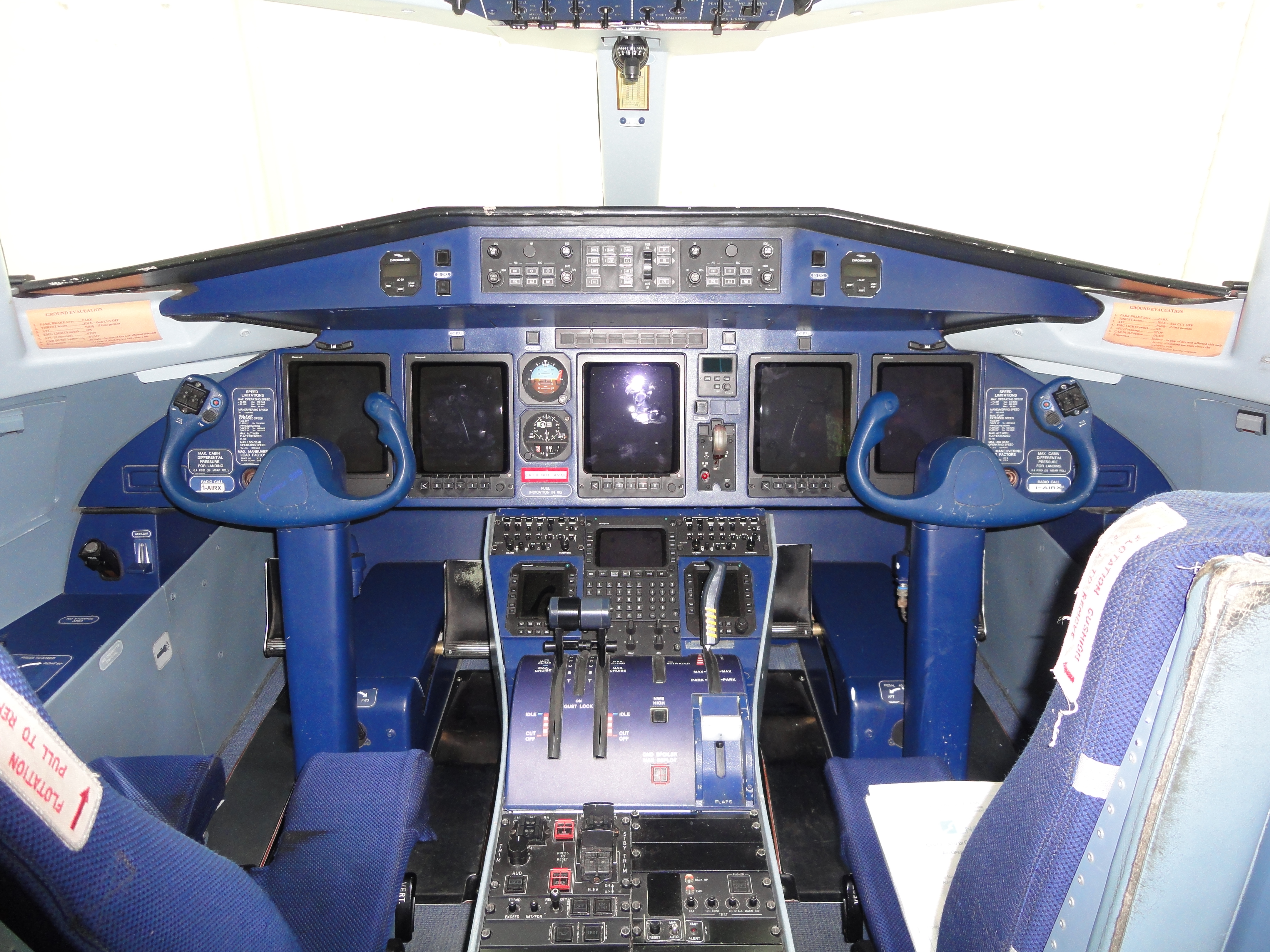 Dornier 328-300 cockpit
