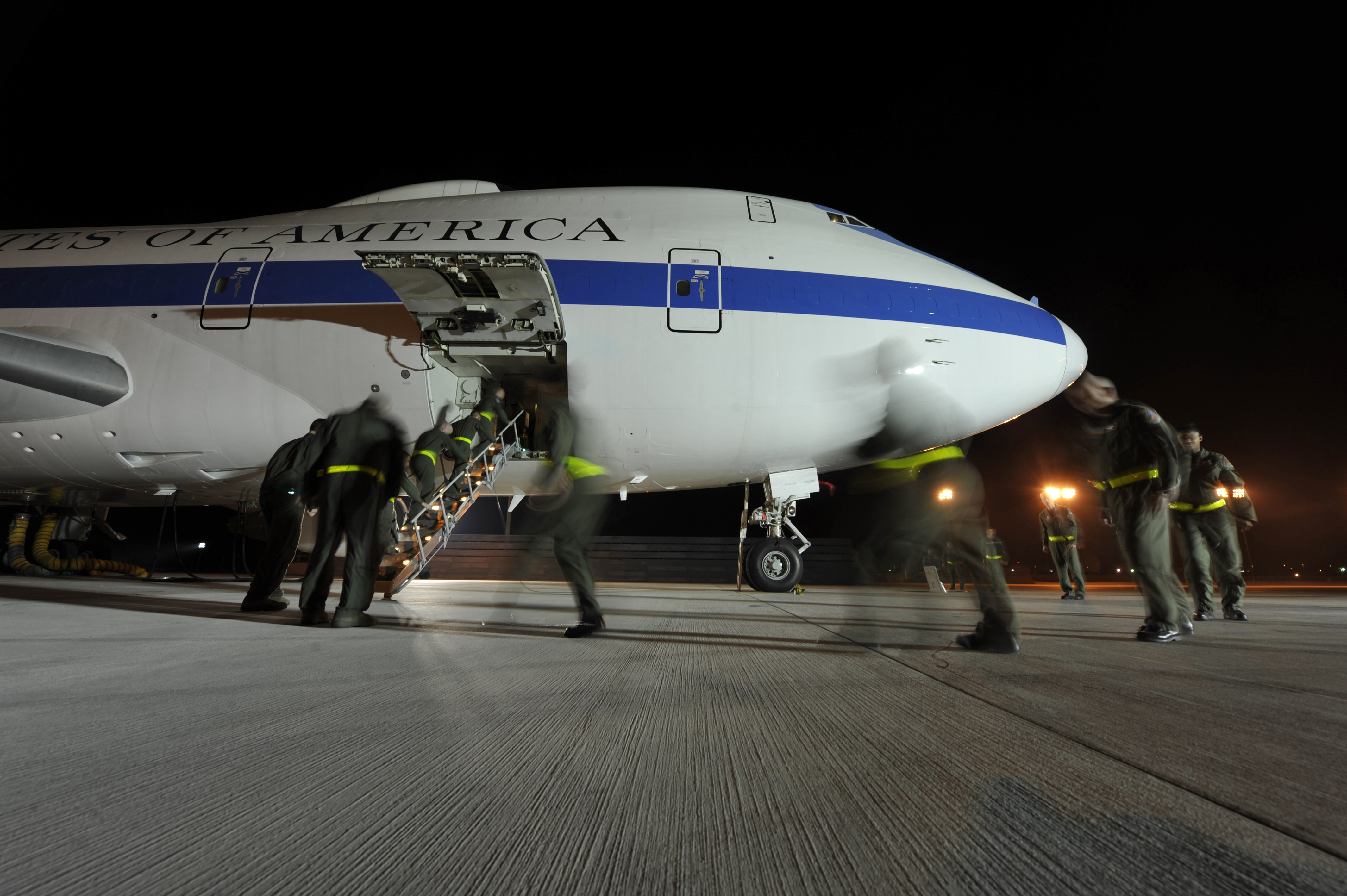 E-4B crew rushing to aircraft