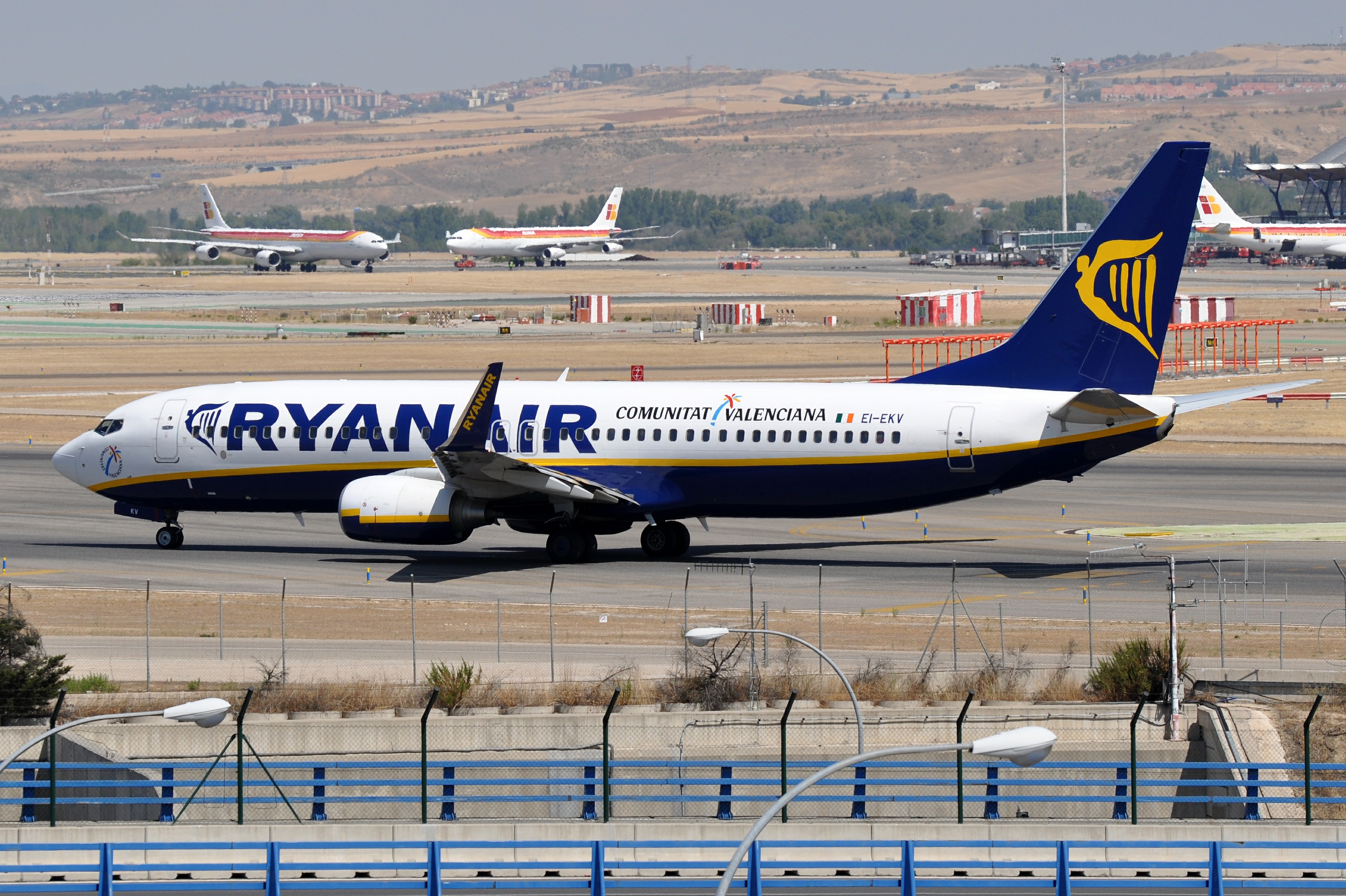 EI-EKV (7988136286)