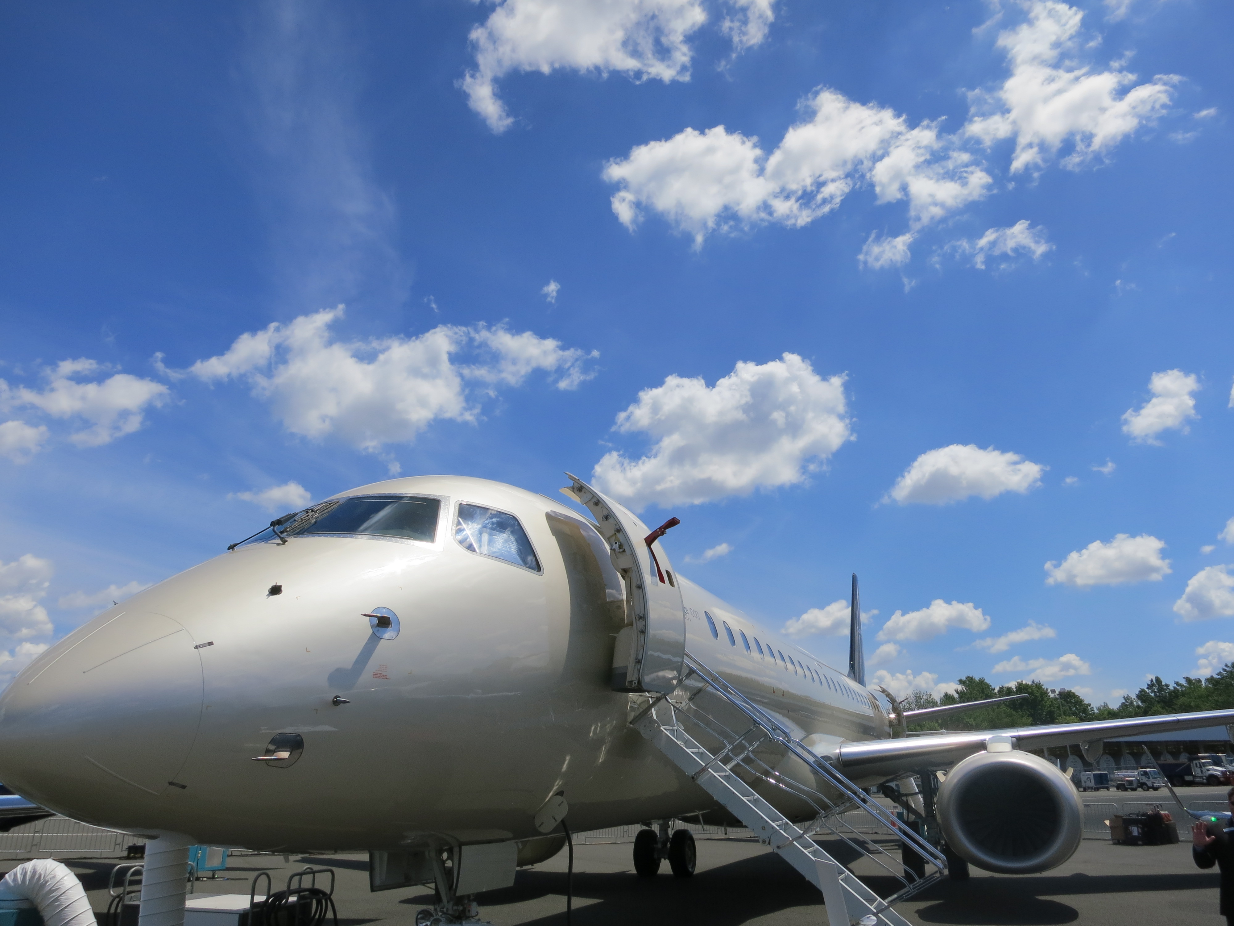 Embraer Lineage 1000 exterior