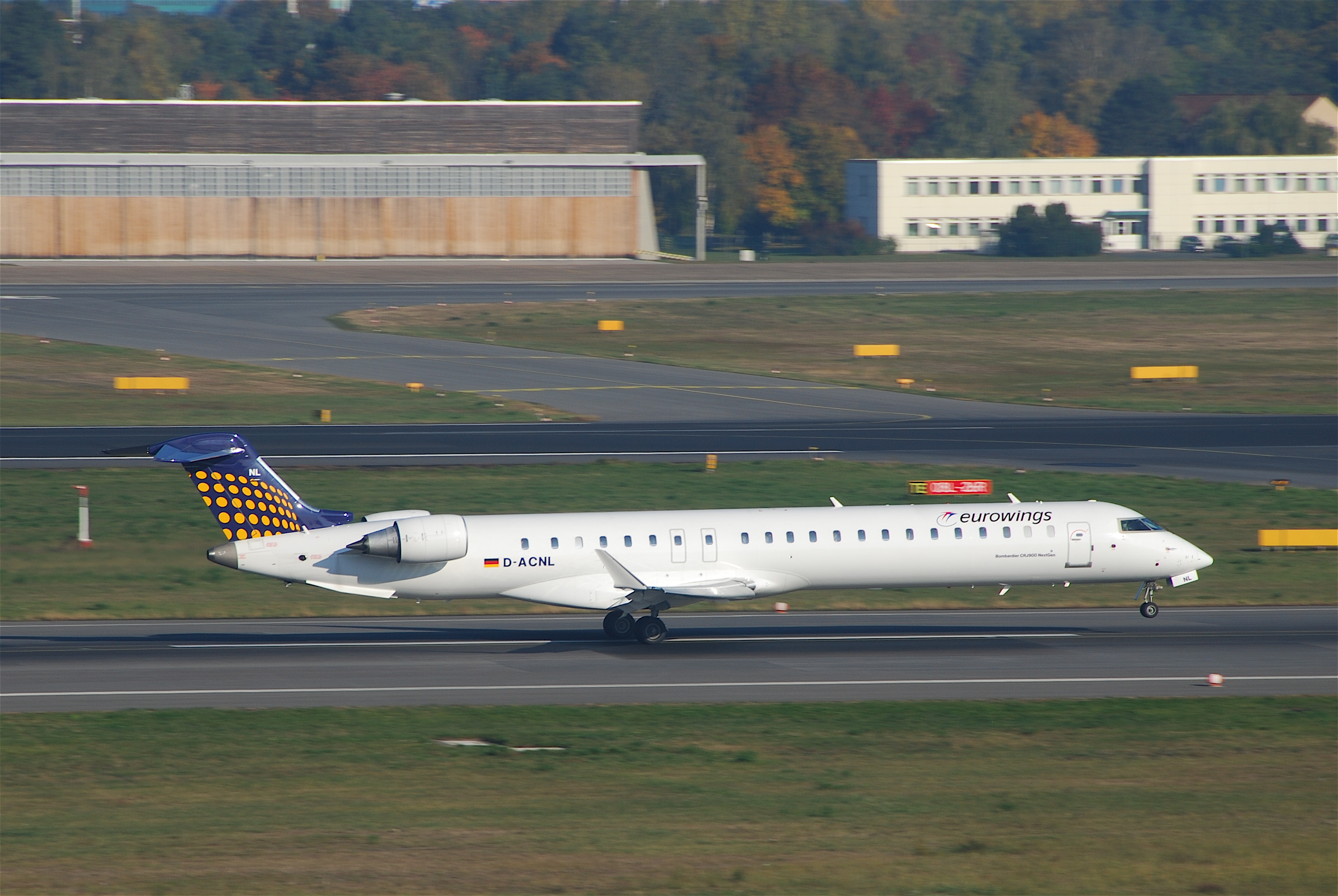 Eurowings Canadair CRJ-900; D-ACNL@TXL;18.10.2010 588ah (5094474077)