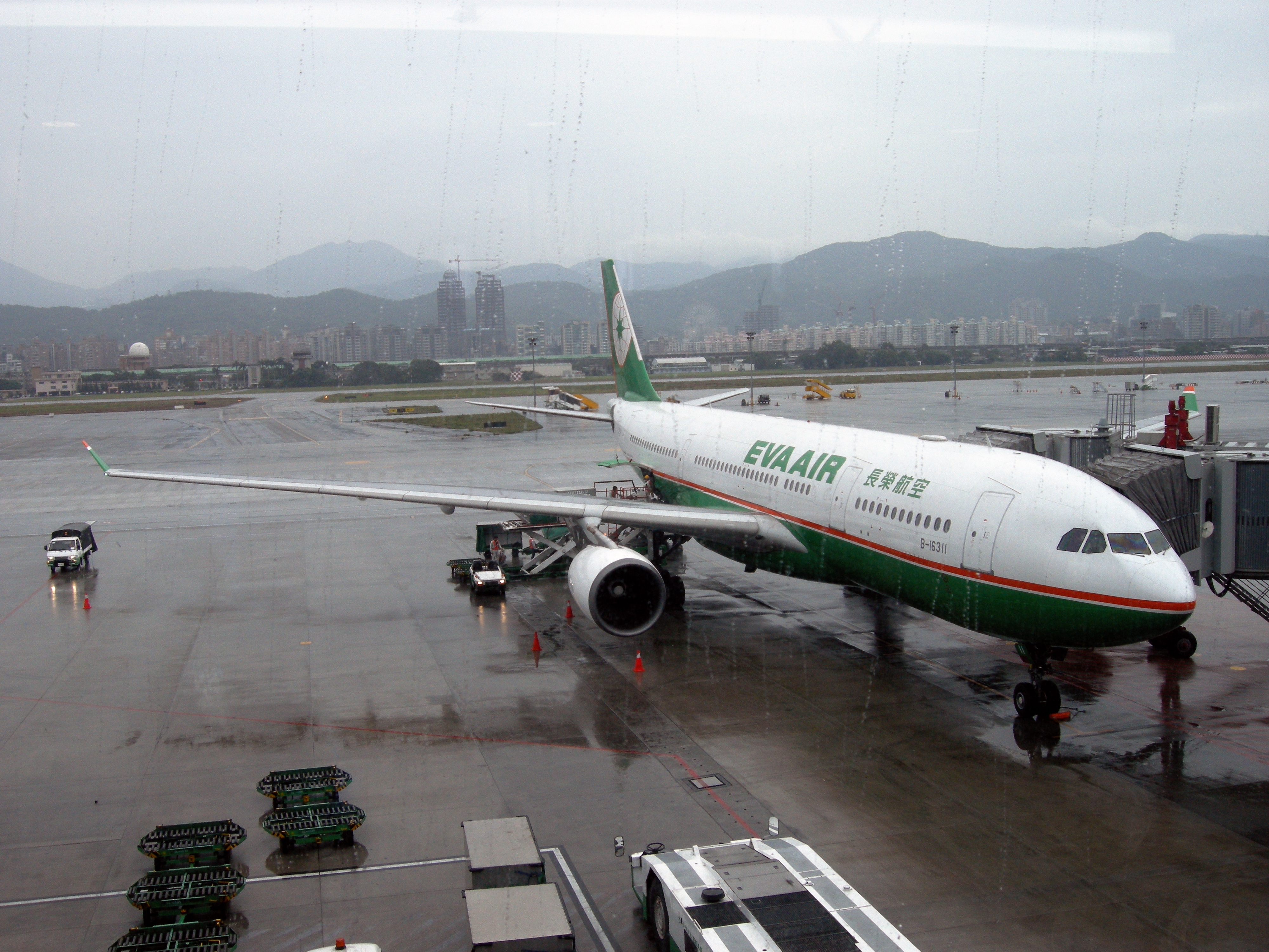 EVA Air Airbus A330-203 (B-16311 693) (6929749394)
