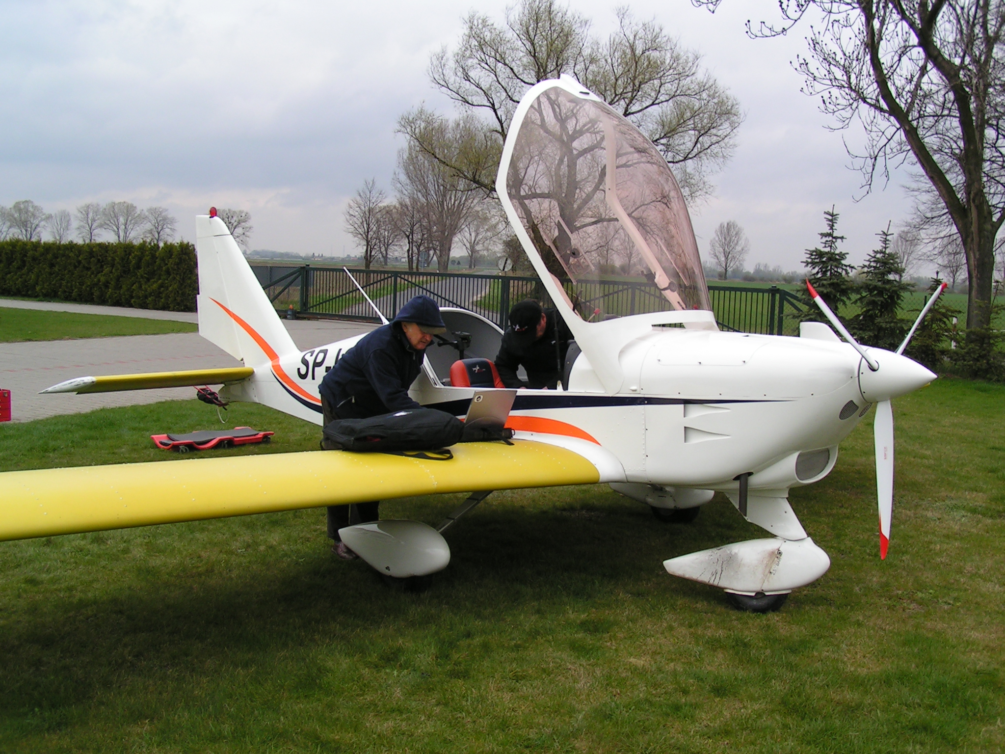 Flight test of AT-4 aircraft by applying the Autonomous Fatigue Recorder AFR AROS