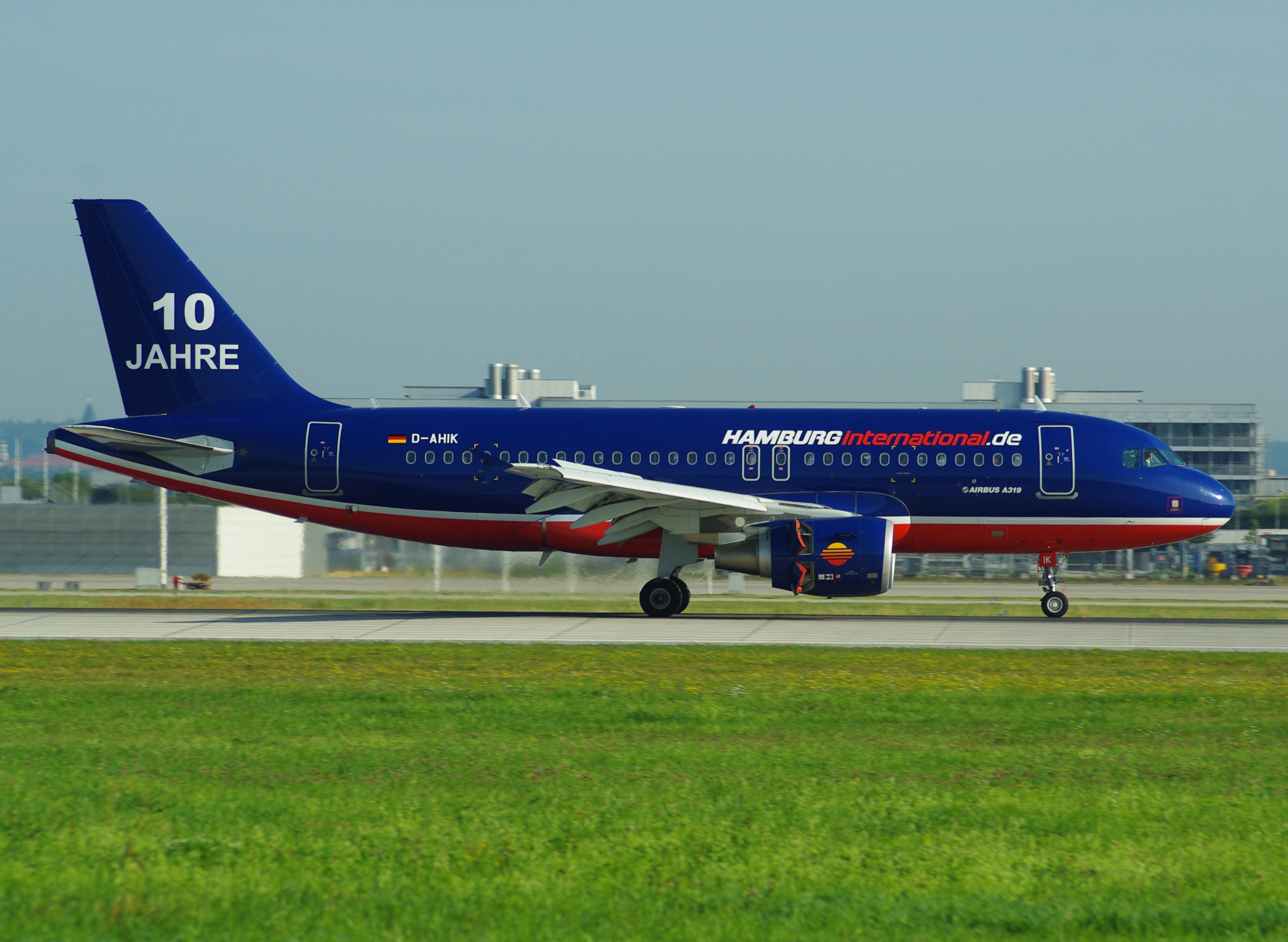 Hamburg International A319-100 D-AHIK