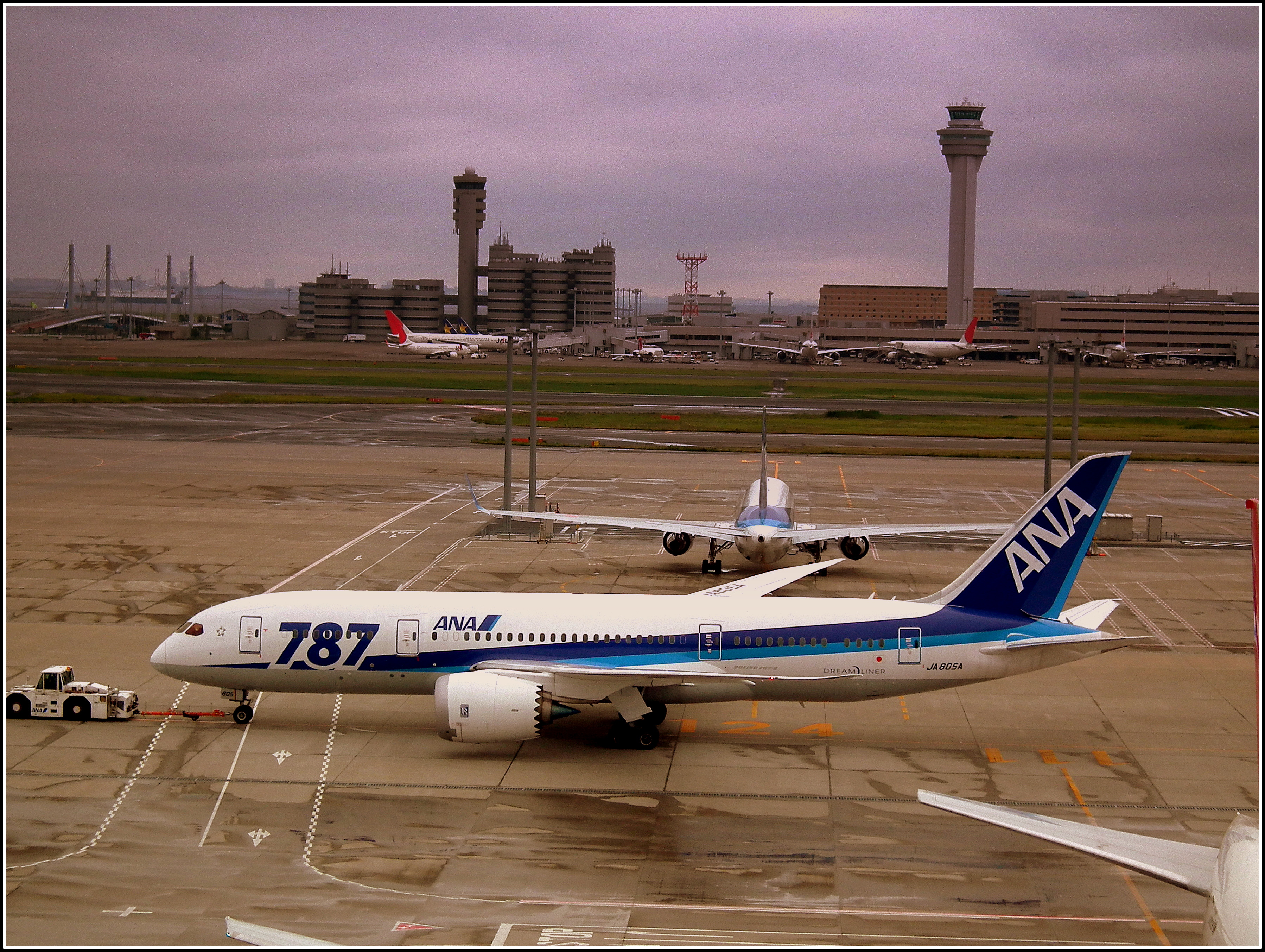 HANEDA AIRPORT TOKYO JAPAN JUNE 2012 (7418747712)