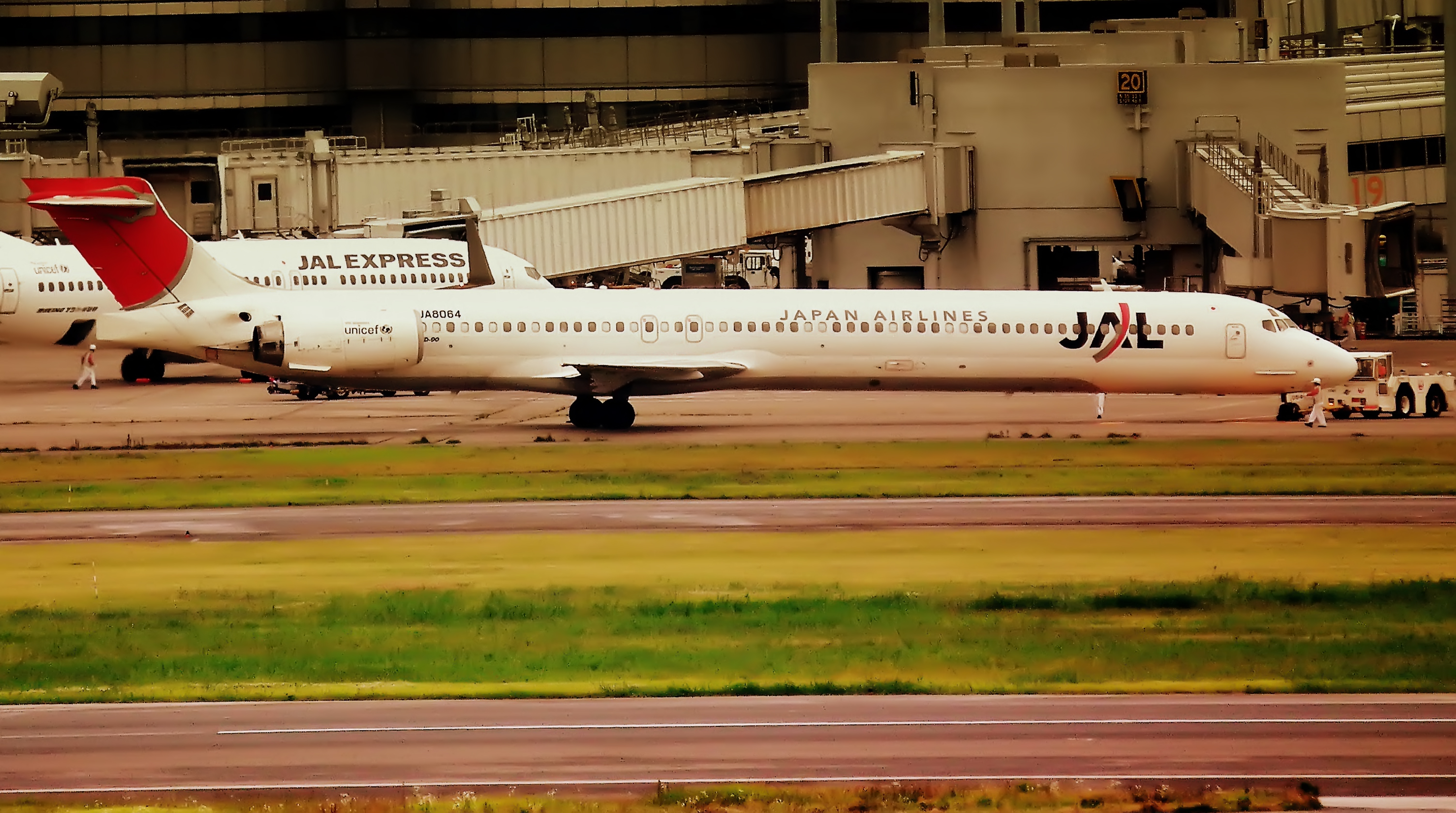HANEDA AIRPORT TOKYO JAPAN JUNE 2012 (7418769280)