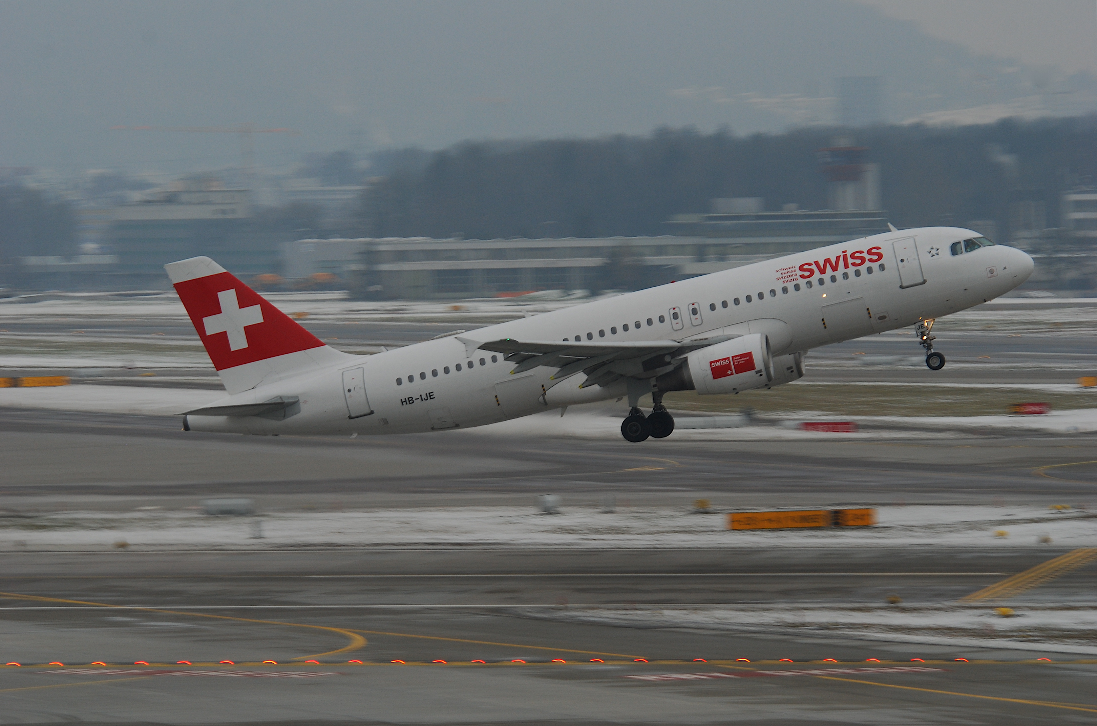 HB-IJE@ZRH;15.01.2010 560aq (4282226572)