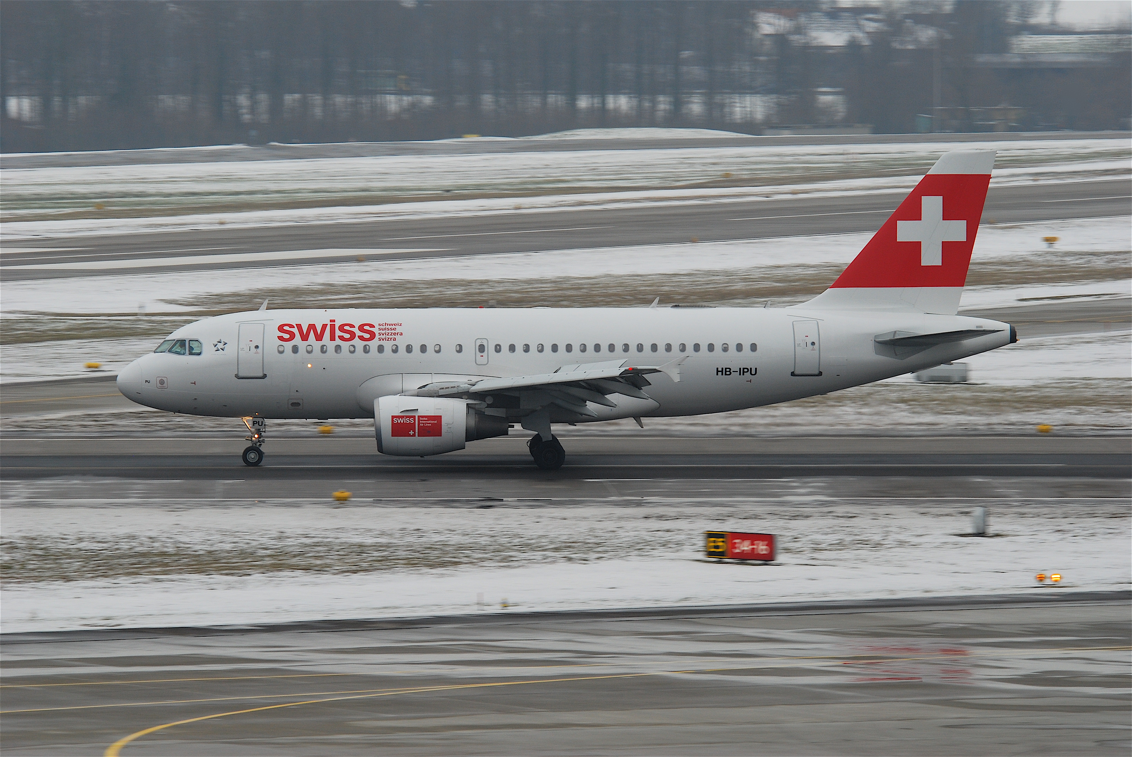 HB-IPU@ZRH;15.01.2010 560an (4282214320)