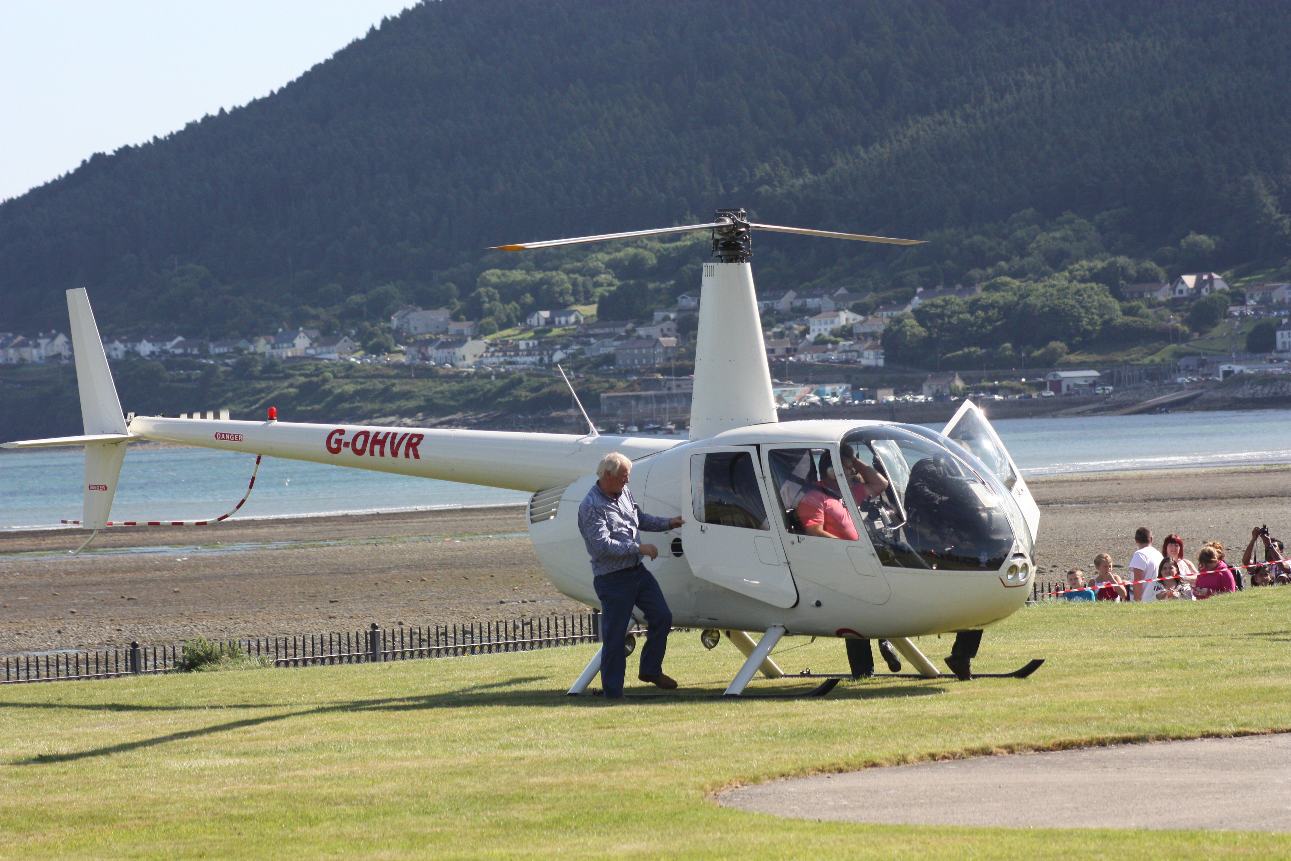 Helicopter (G-OHVR), Newcastle, County Down, August 2010 (03)