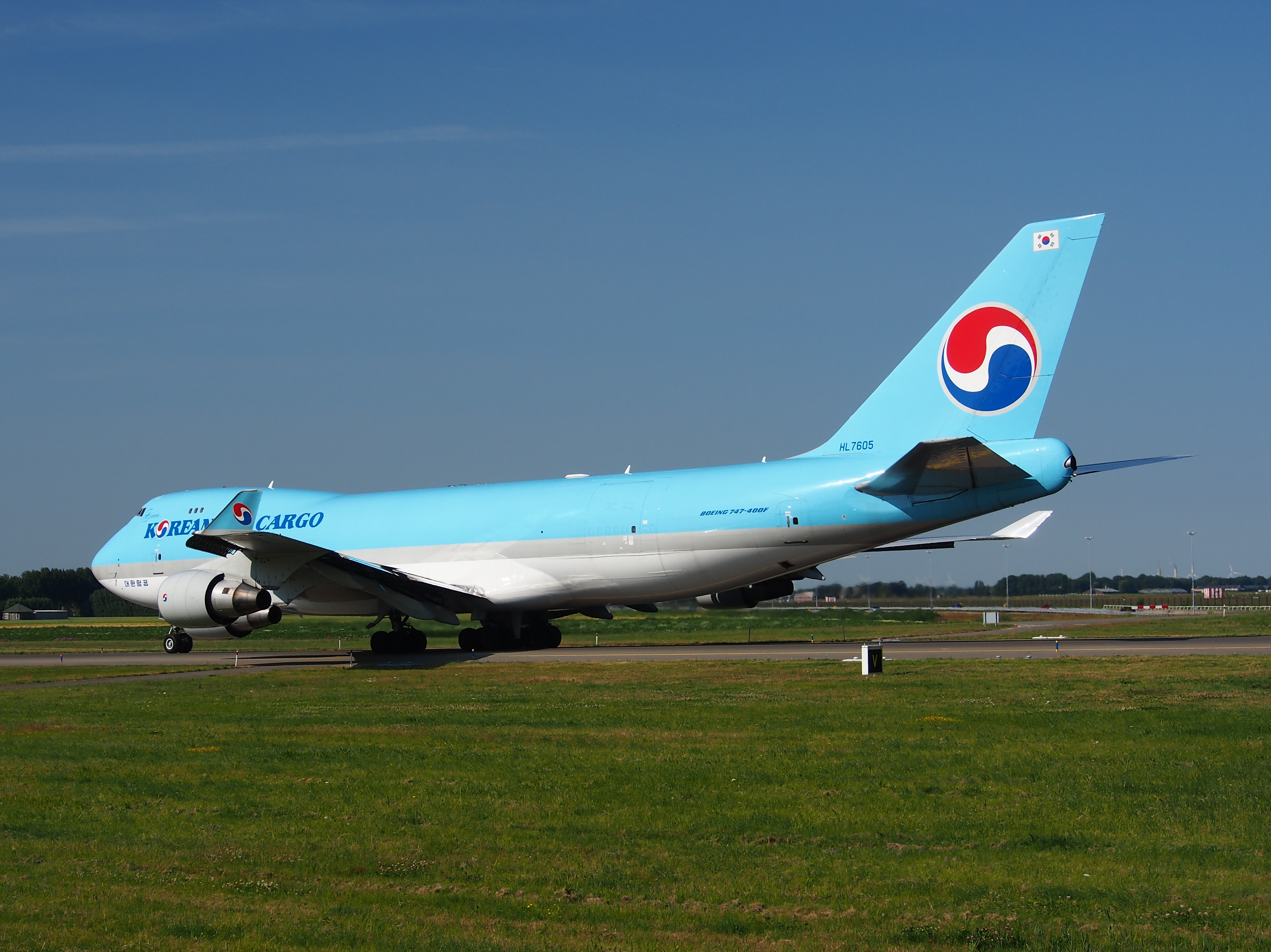 HL7605 Korean Air Lines Boeing 747-4B5F(ER) - cn 35526, taxiing 21july2013 pic-010