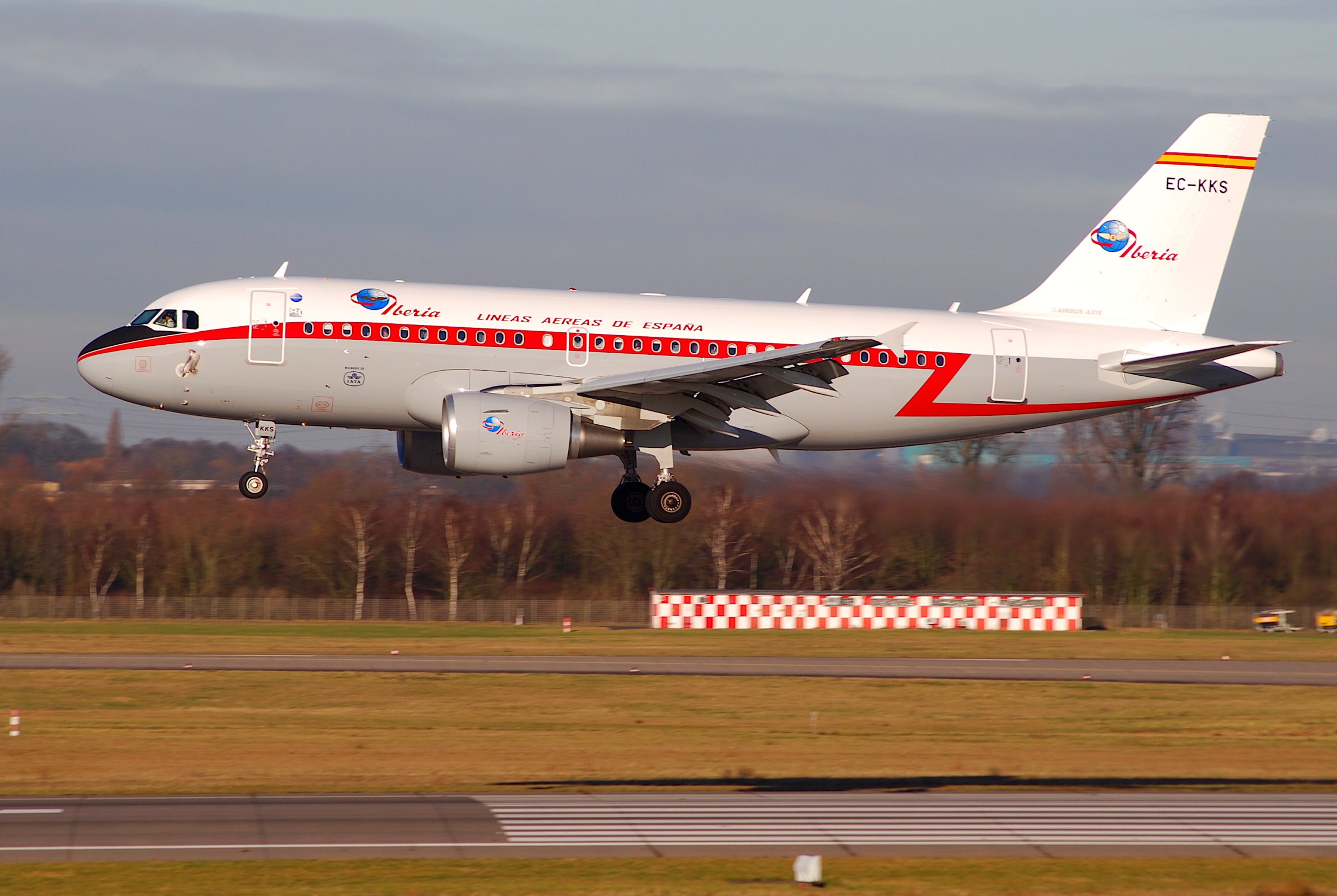 IBERIA Airbus A319-111; EC-KKS@DUS;13.01.2008 492fq (4307967376)