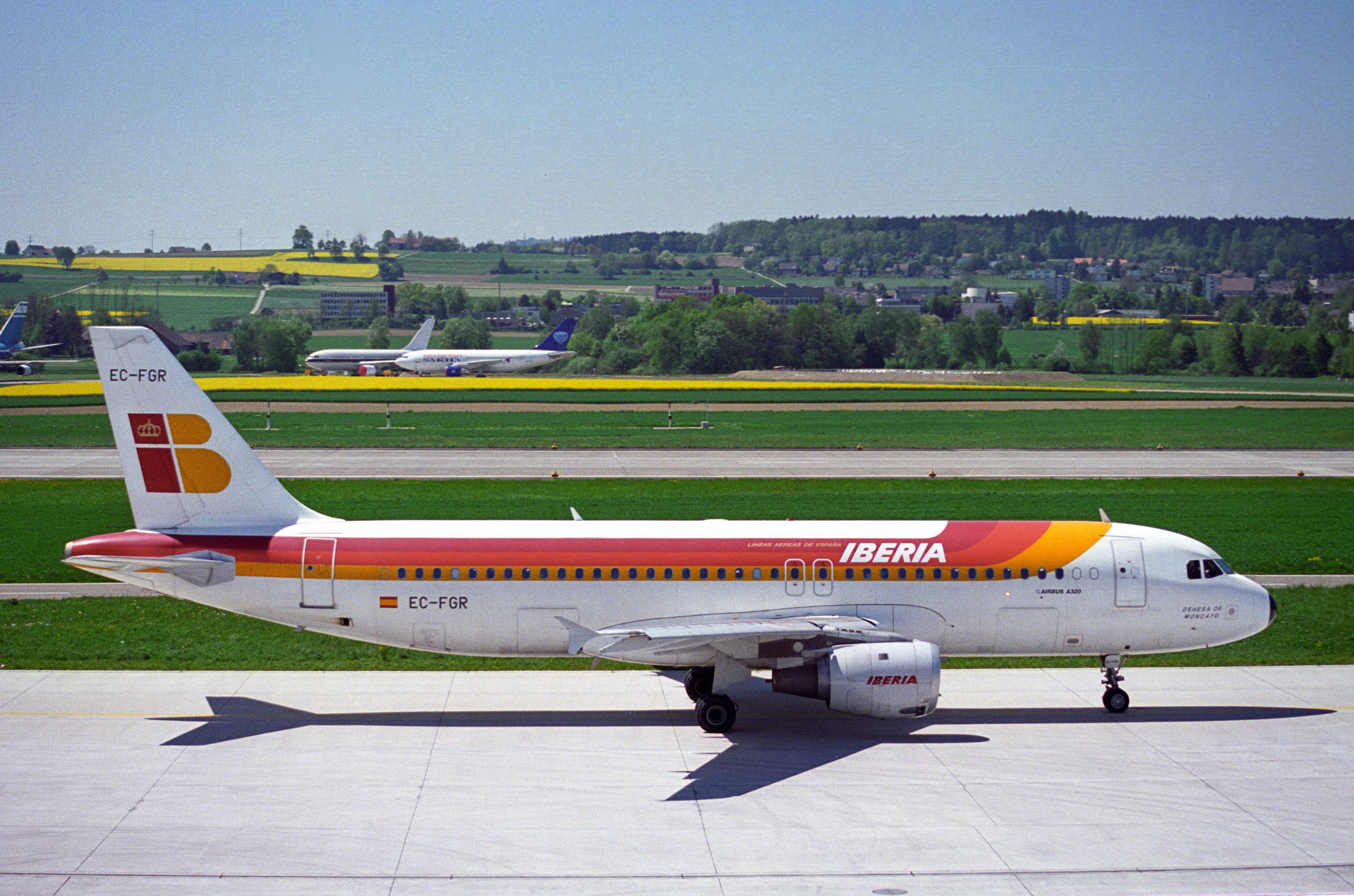IBERIA Airbus A320-211; EC-FGR@ZRH;06.05.1995 (4906448246)