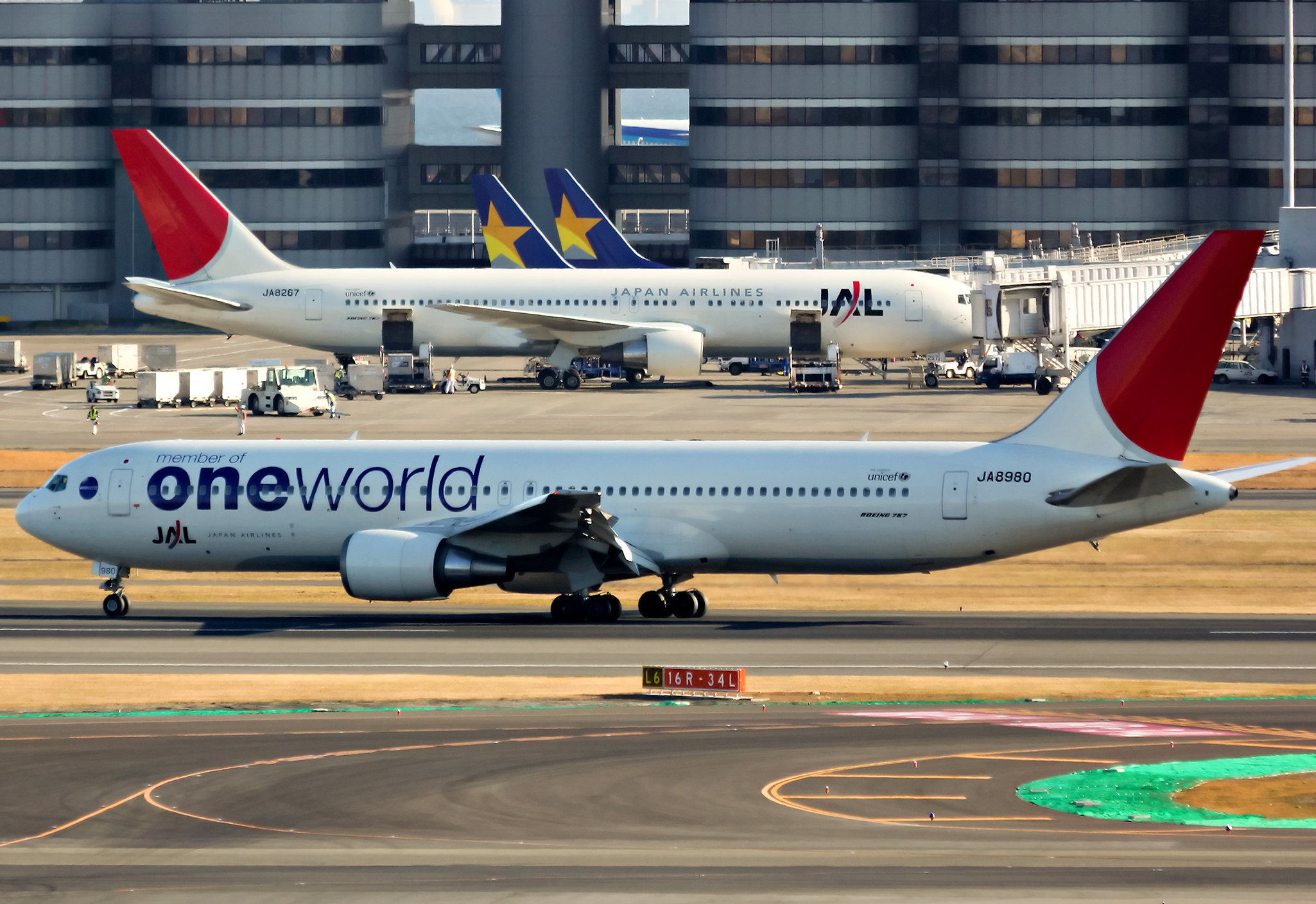 JA8980 (6565594397)