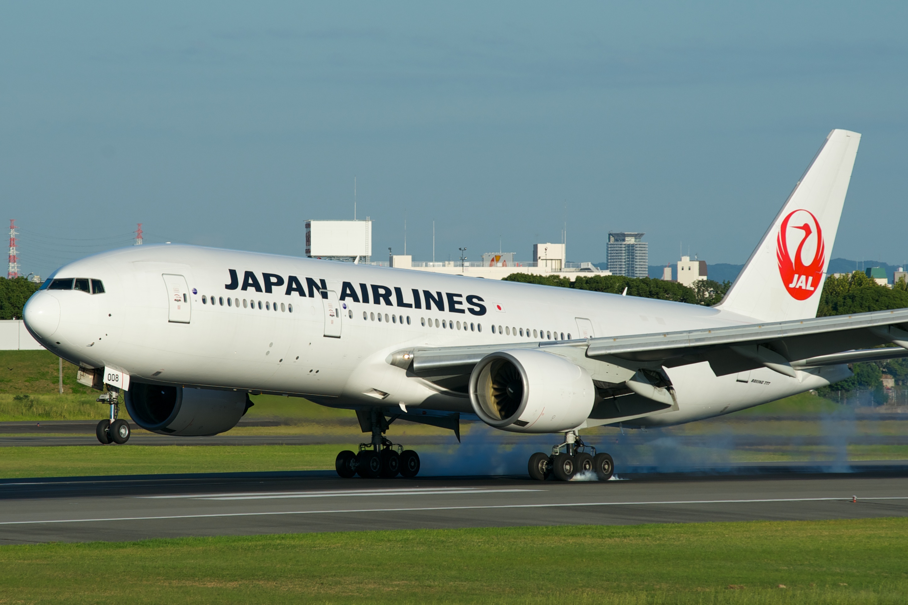 Japan Airlines Boeing 777-200 JA008D (9964230543)