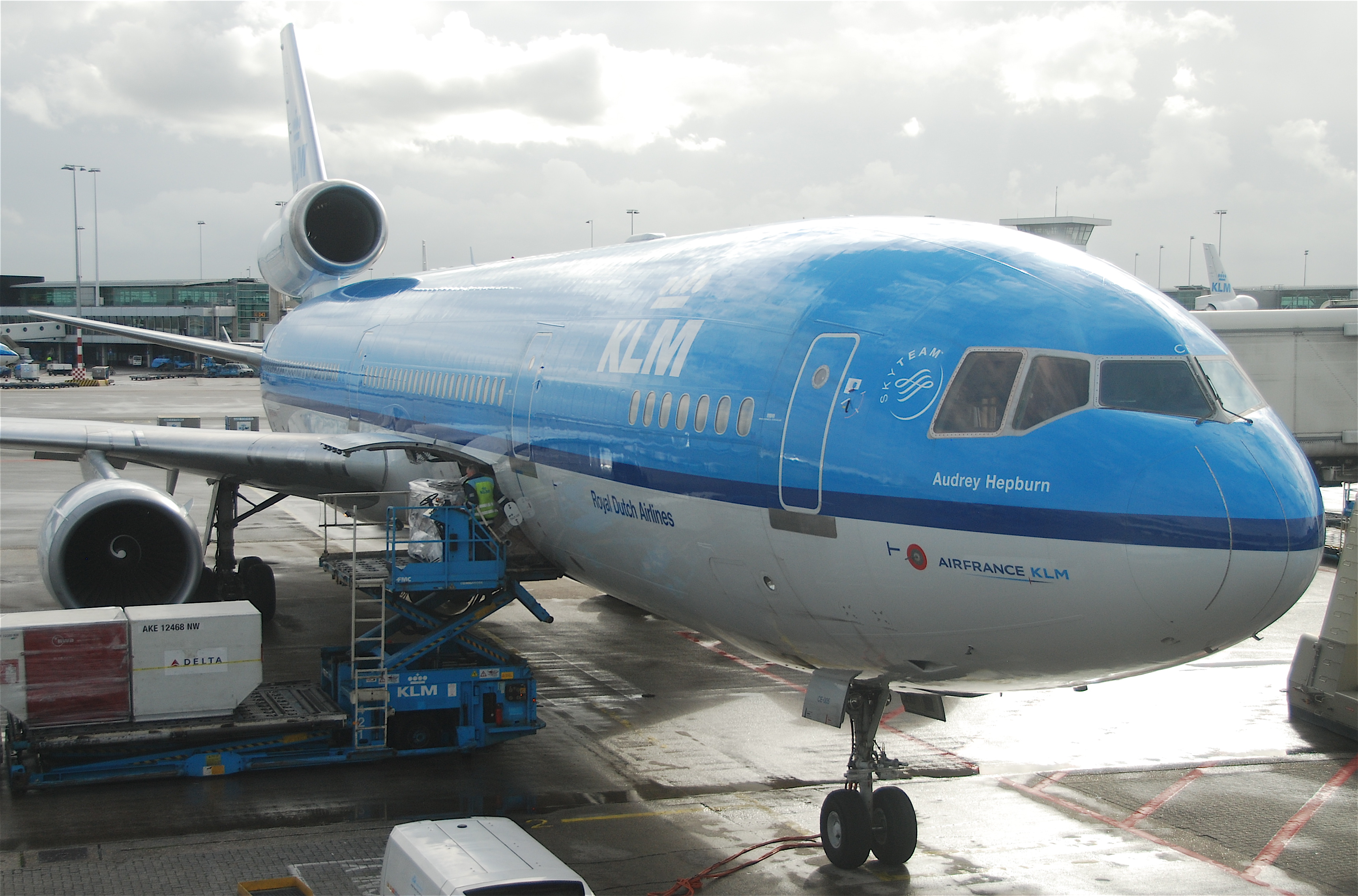 KLM MD-11; PH-KCE@AMS;18.10.2011 627ac (6312955196)