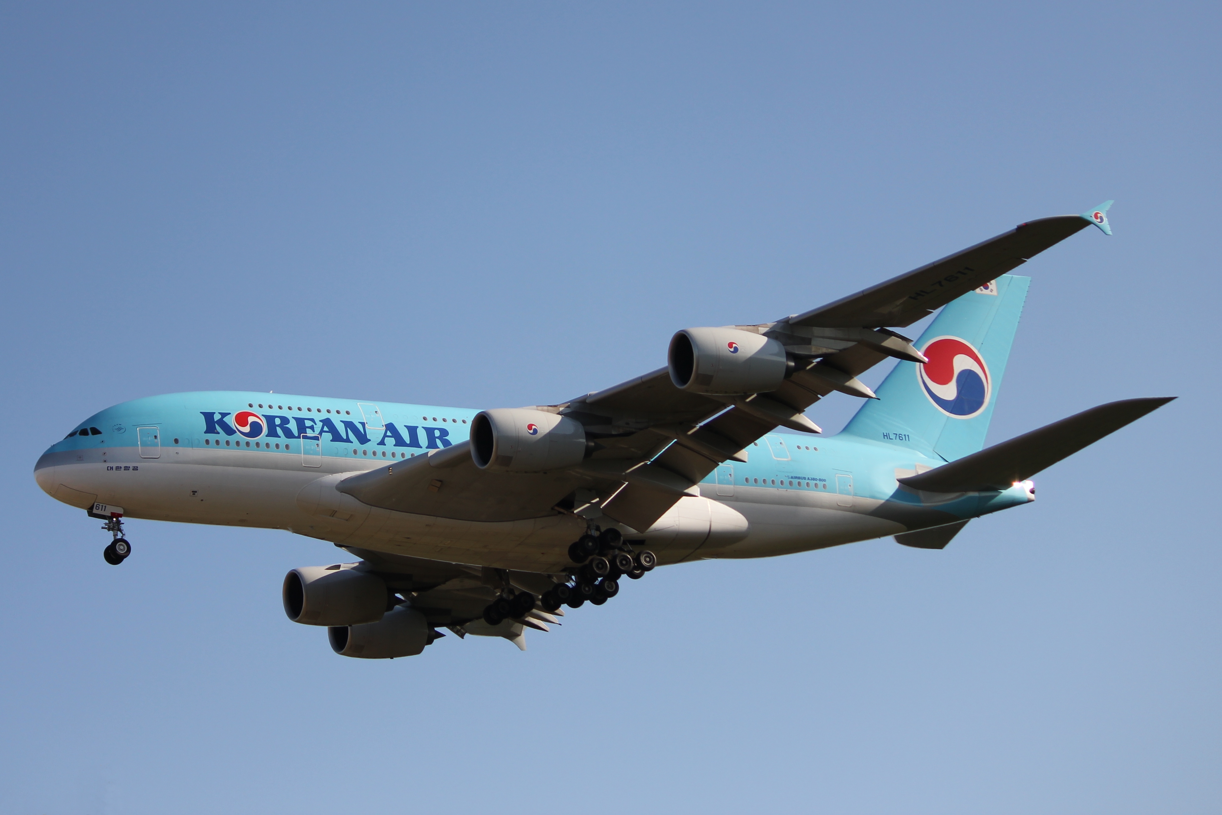 Korean Air A388 HL7611