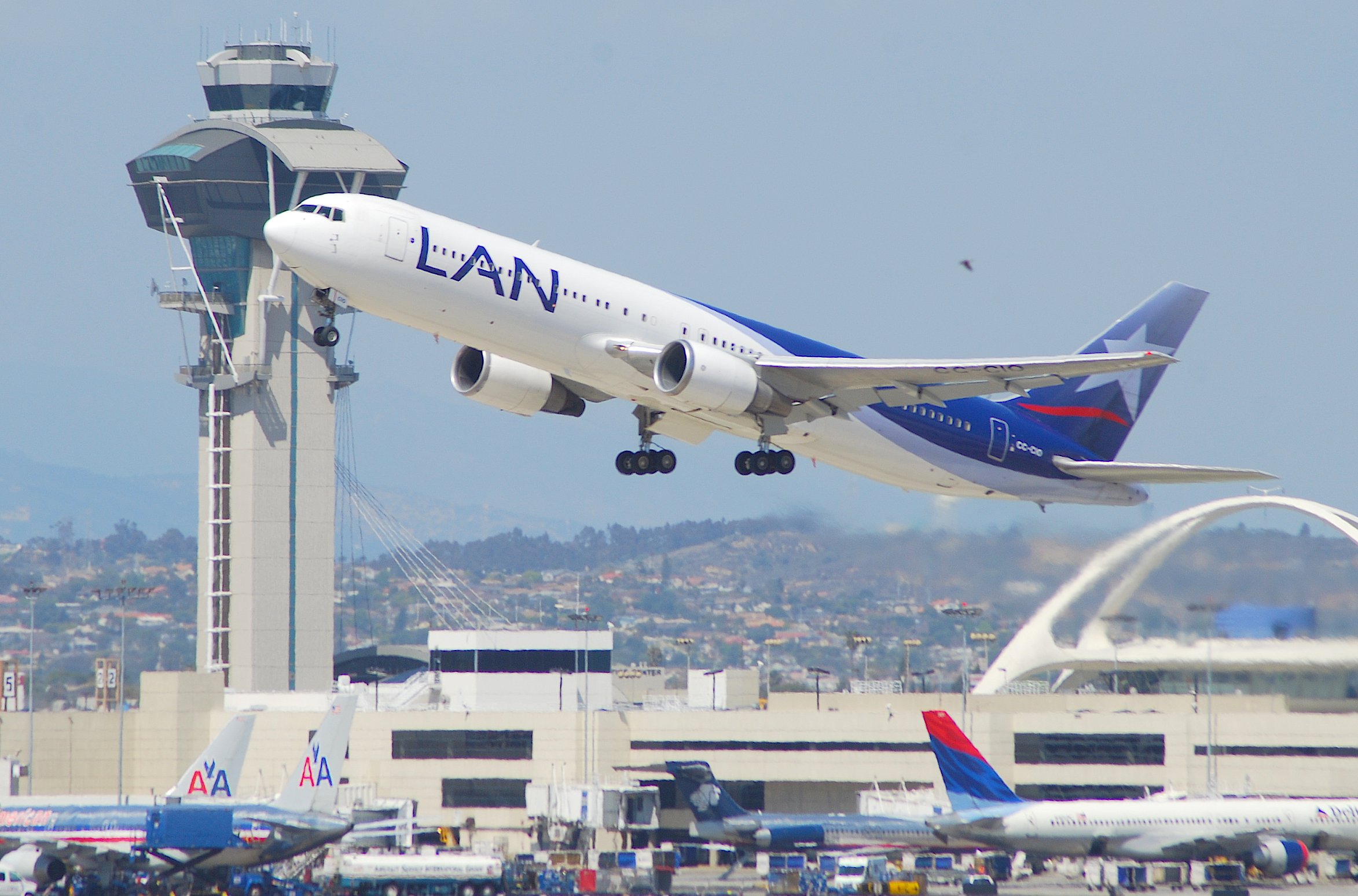 LAN Boeing 767-38EER; CC-CIO@LAX;21.04.1997 466oh (4289411980)