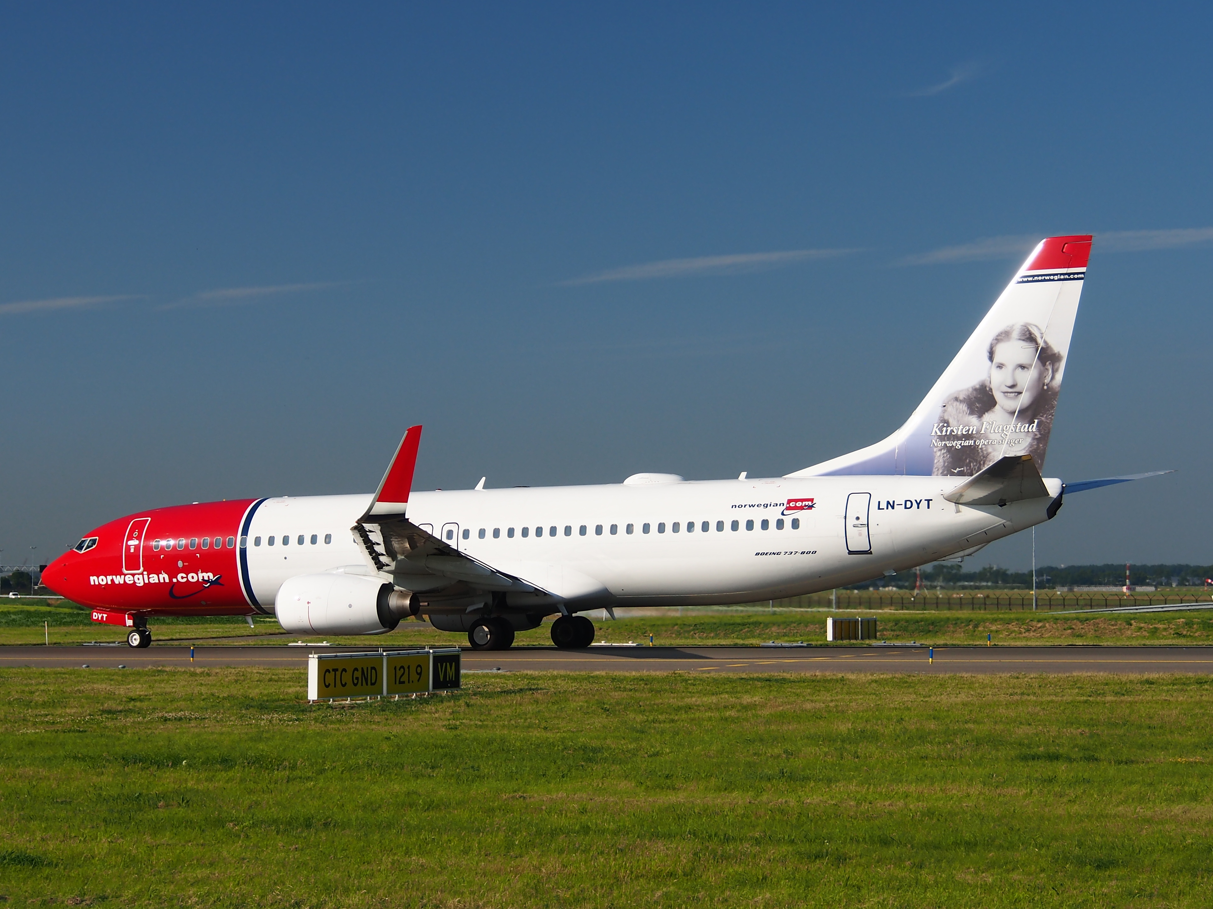 LN-DYT Norwegian Air Shuttle Boeing 737-8JP(WL) - cn 39048 taxiing 15july2013 pic-005