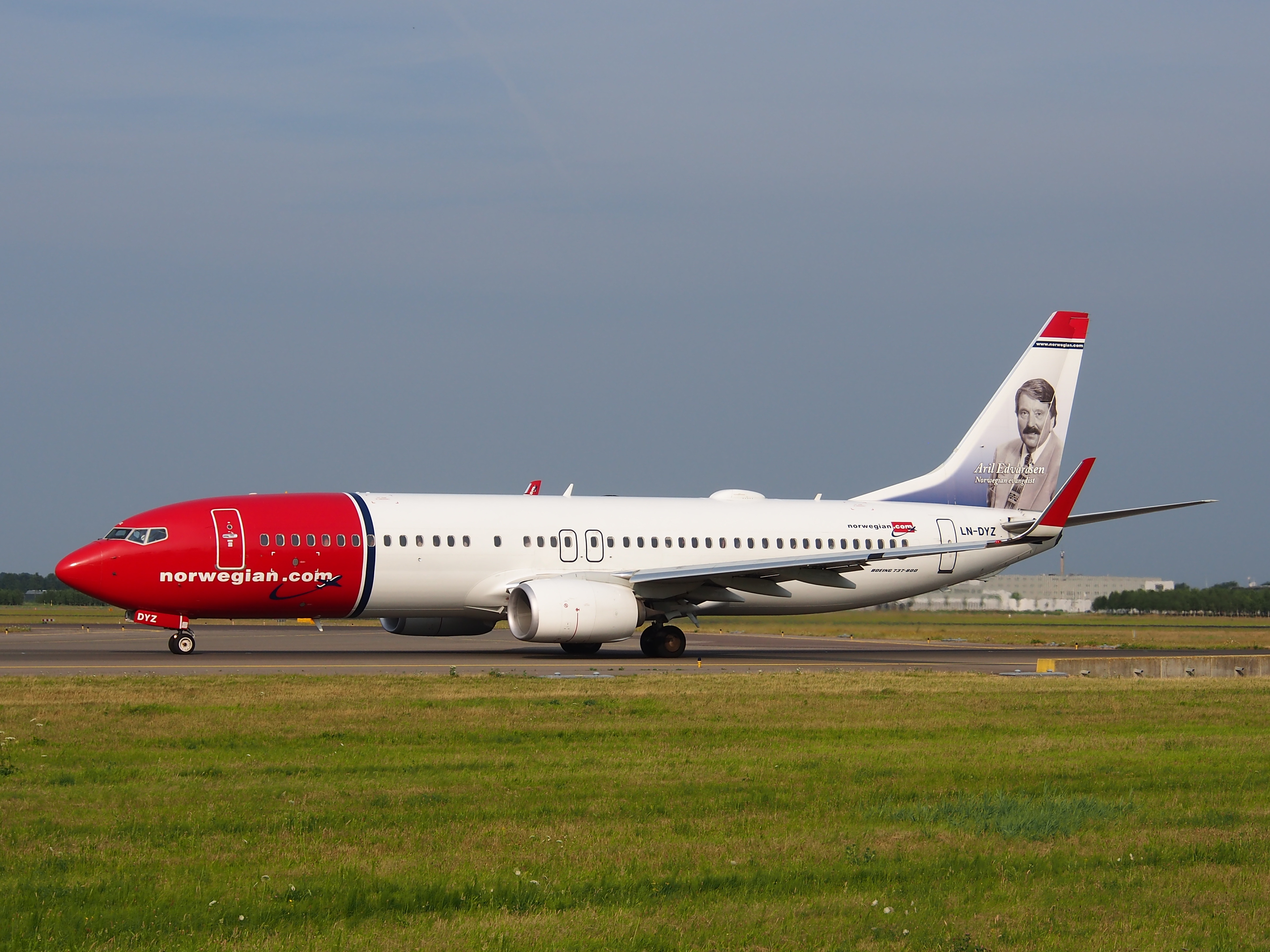 LN-DYZ Norwegian Air Shuttle Boeing 737-8JP(WL) - cn 39013, taxiing 22july2013 pic-002