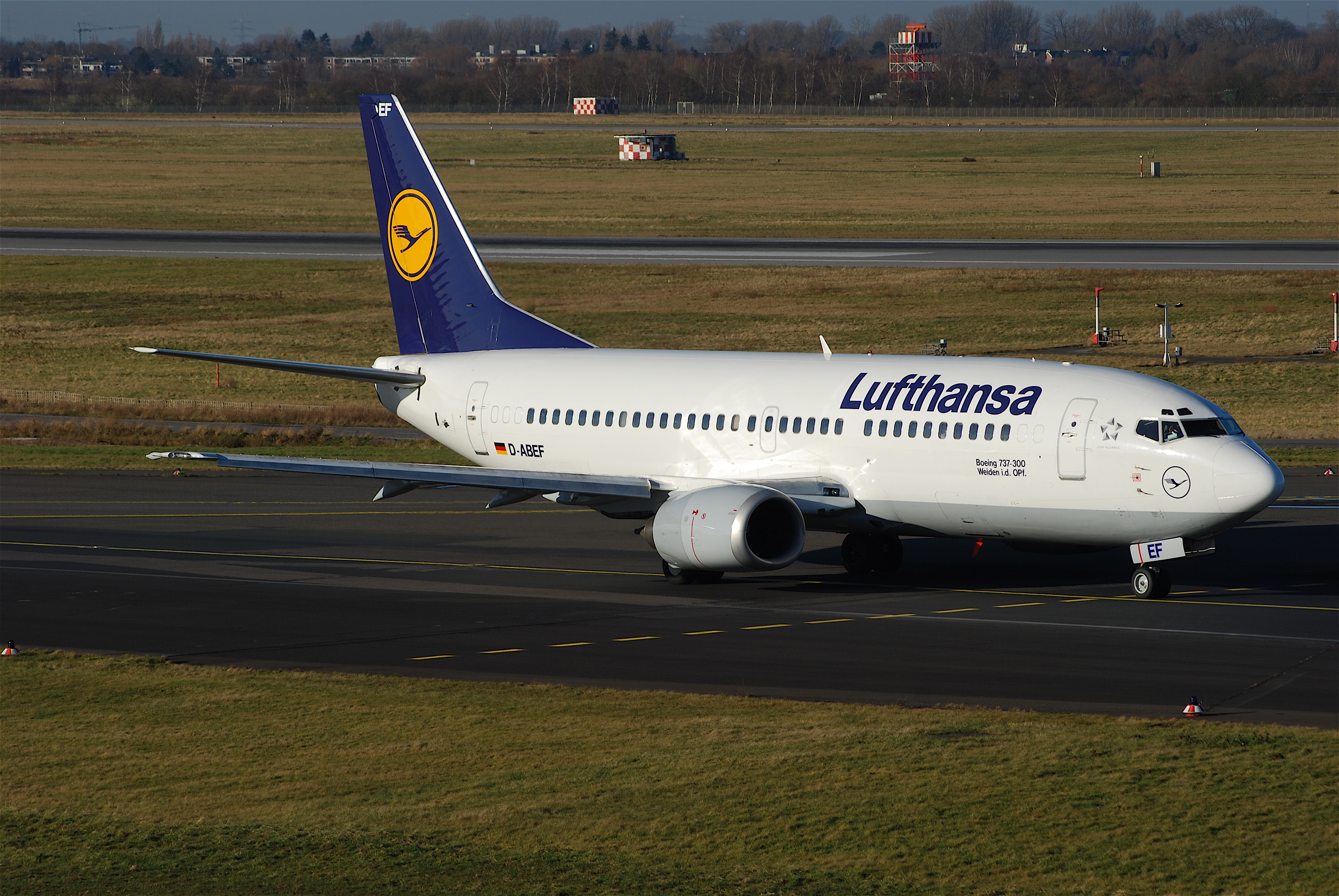 Lufthansa Boeing 737-300, D-ABEF@DUS,13.01.2008-492fx - Flickr - Aero Icarus