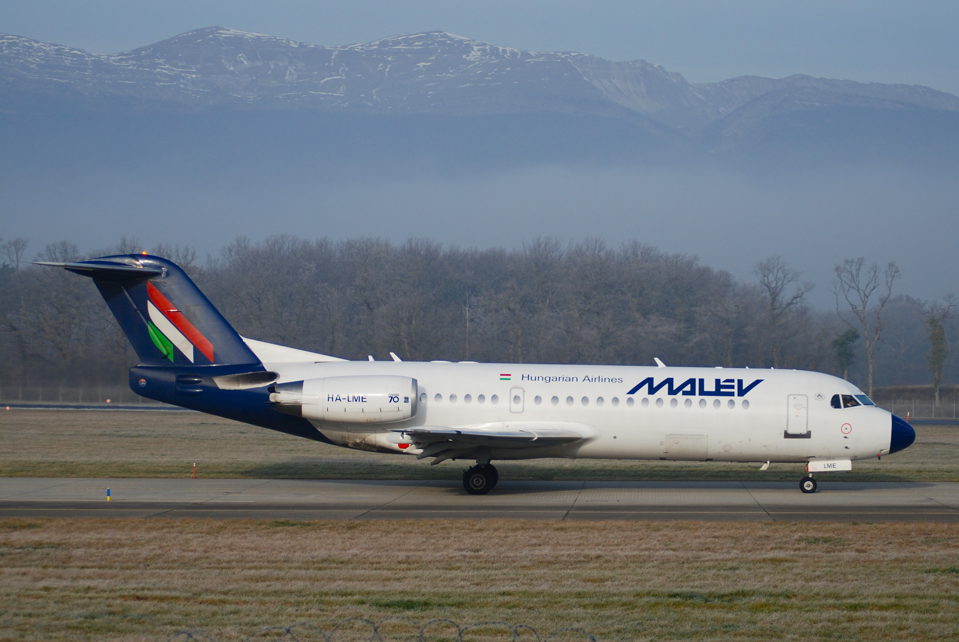 MALEV Hungarian Airlines Fokker 70; HA-LME@GVA;30.12.2006 445bx (7393441186)
